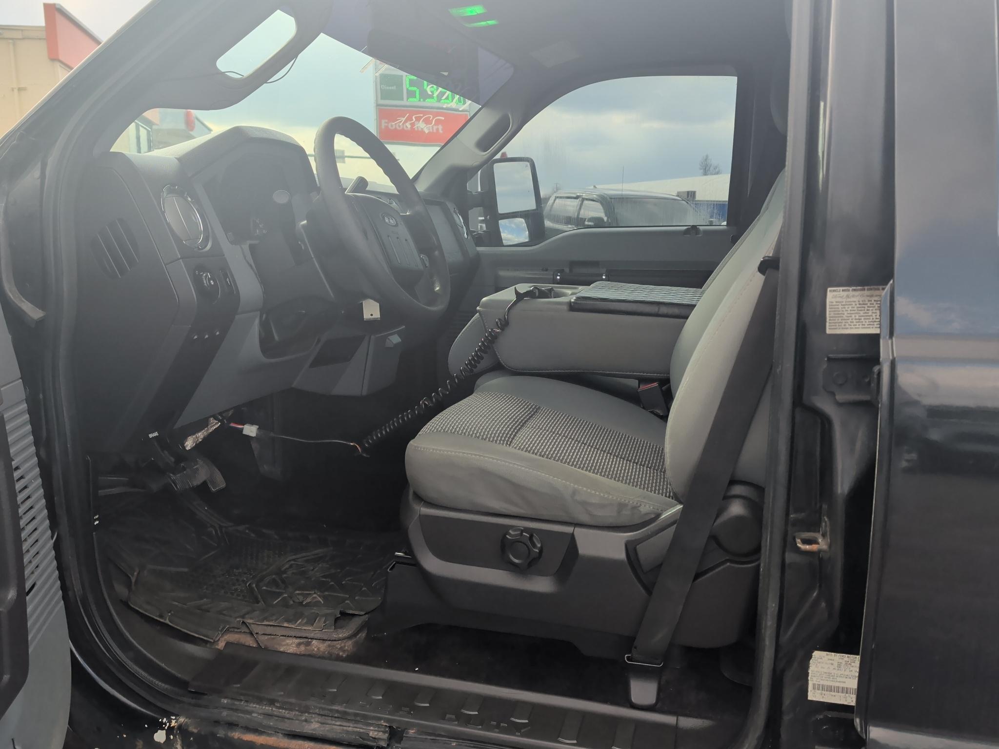 Ford F350 XL Crew Cab SRW 2011
