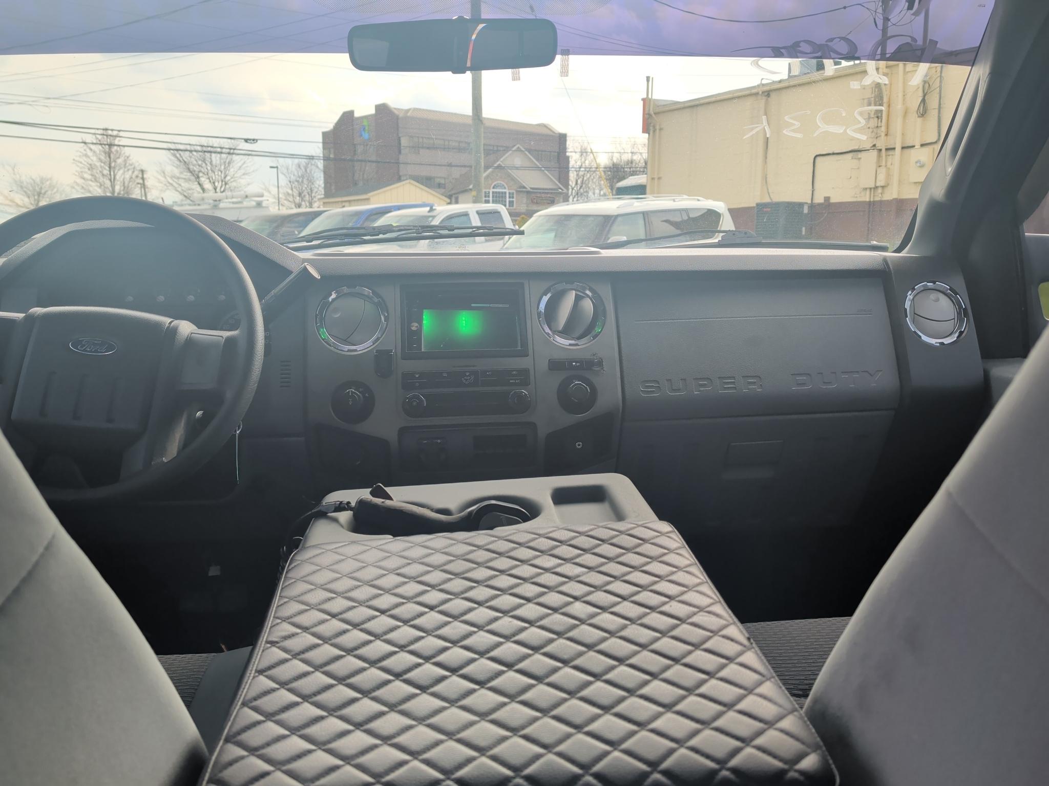 Ford F350 XL Crew Cab SRW 2011