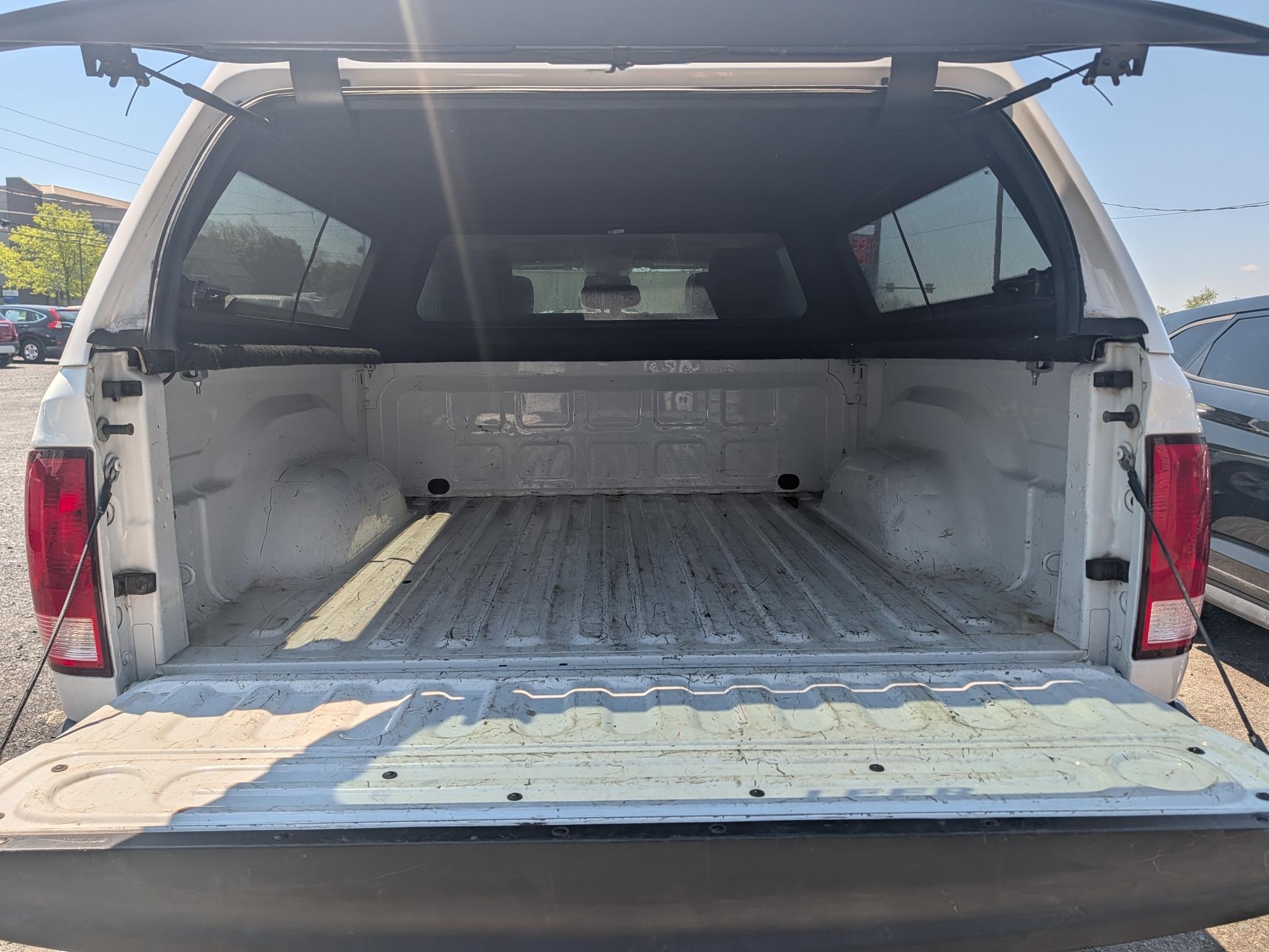 RAM 1500 Express 4x4 Crew Cab 5'7" Box 2015