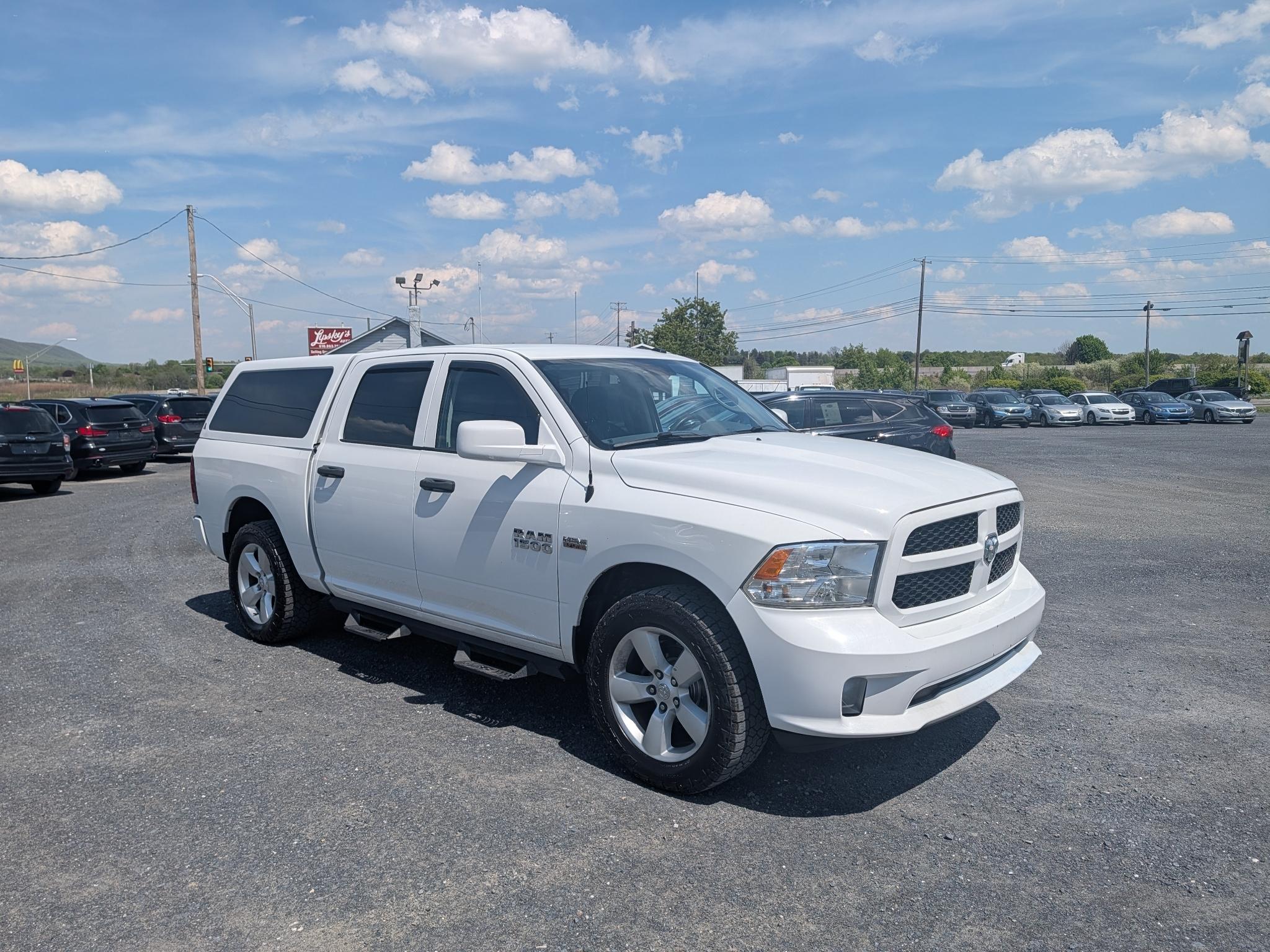RAM 1500 Express 4x4 Crew Cab 5'7" Box 2015