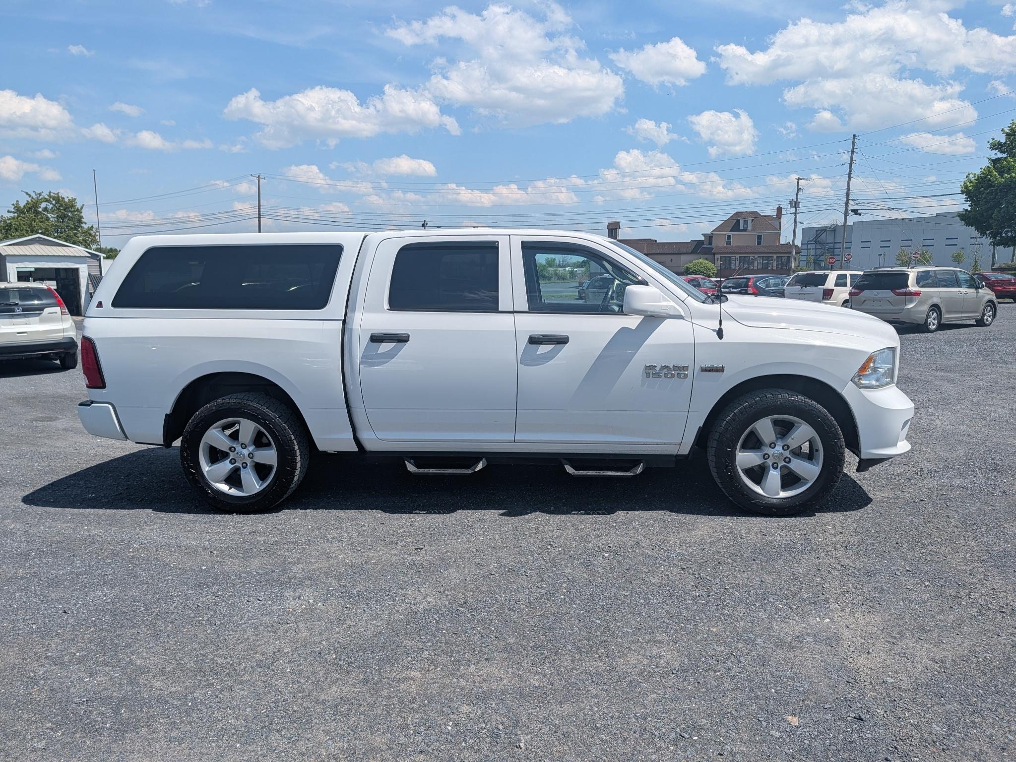 RAM 1500 Express 4x4 Crew Cab 5'7" Box 2015