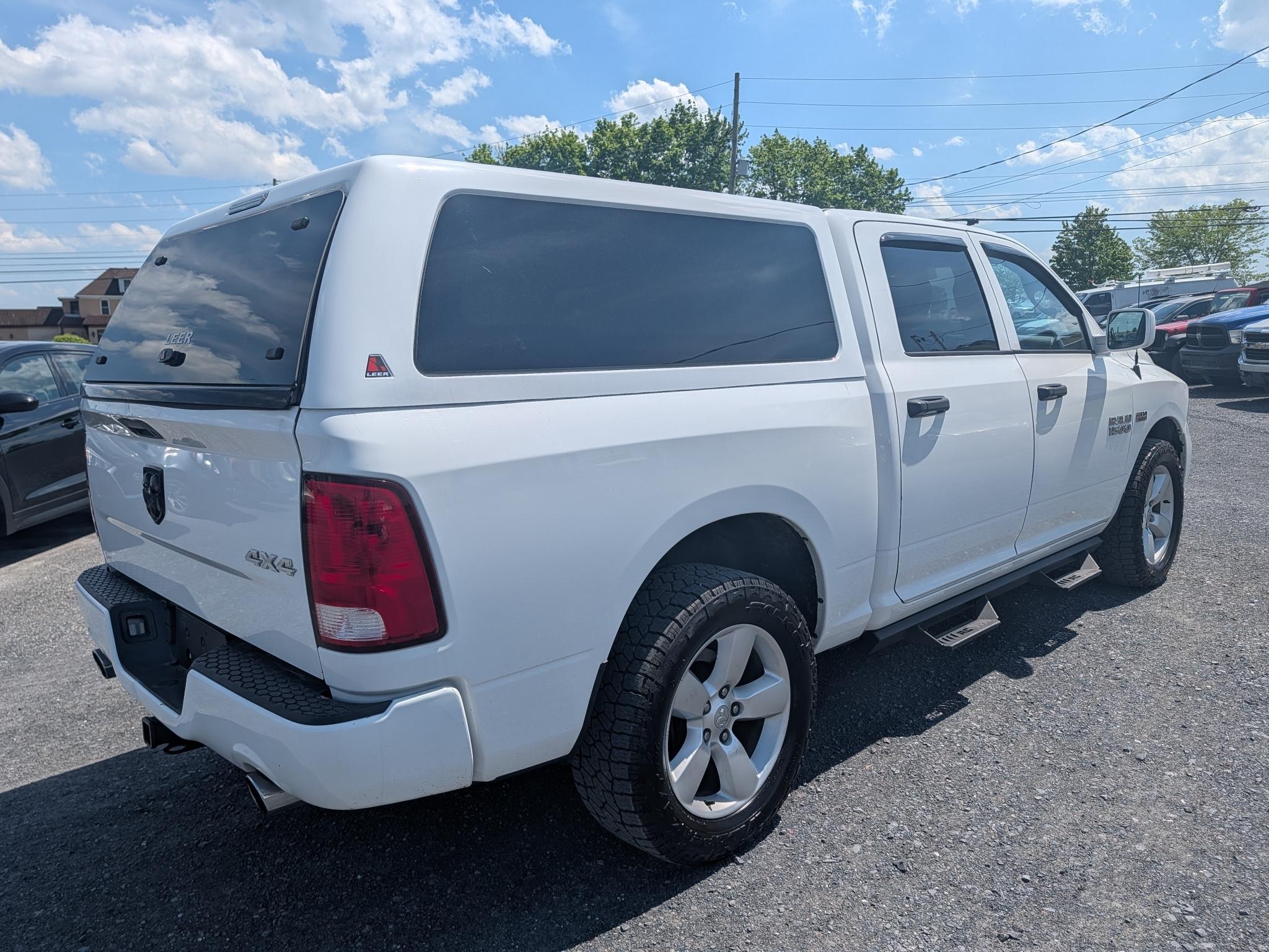 RAM 1500 Express 4x4 Crew Cab 5'7" Box 2015