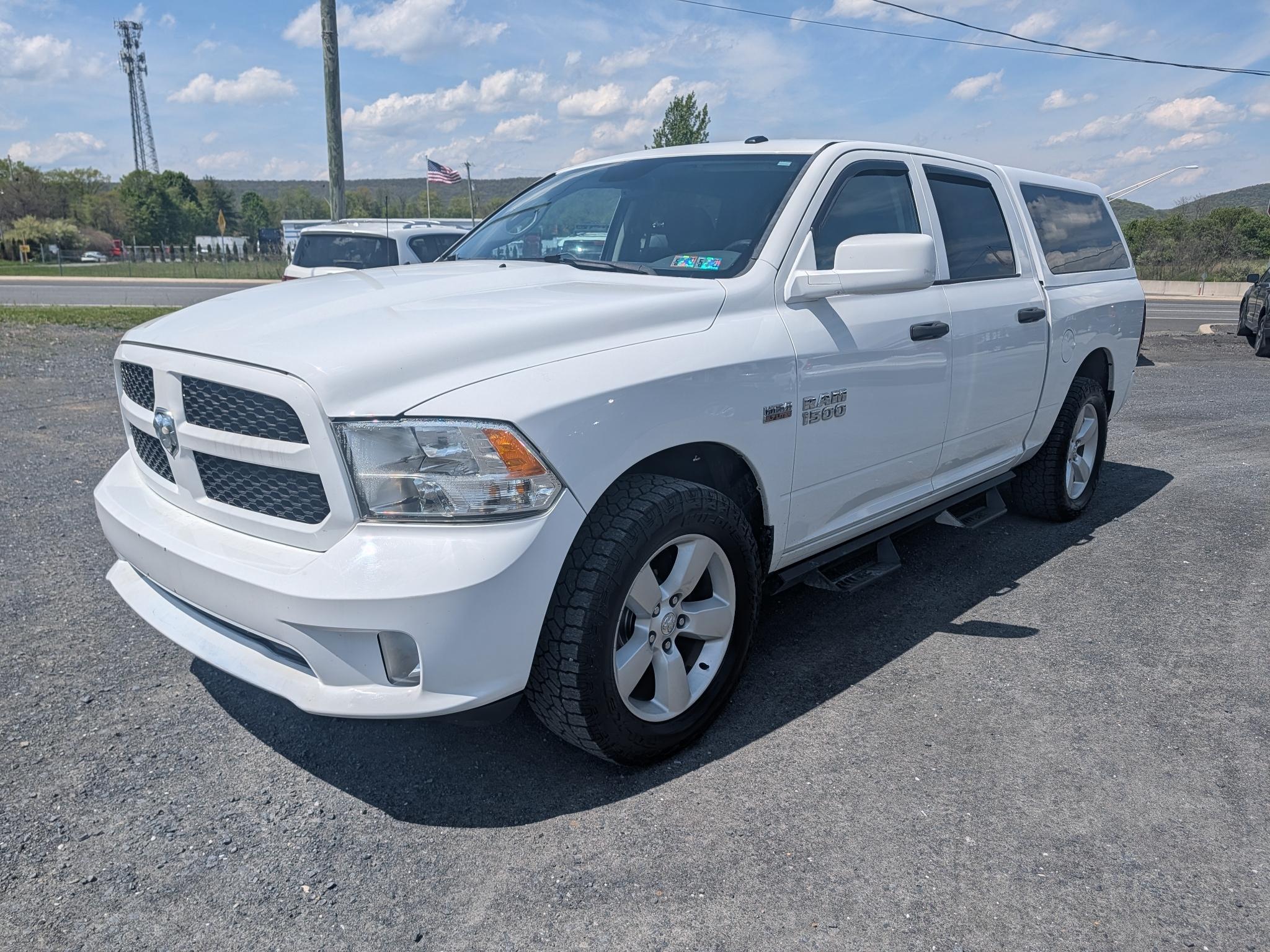 2015 RAM 1500 Express 4x4 Crew Cab 5'7" Box