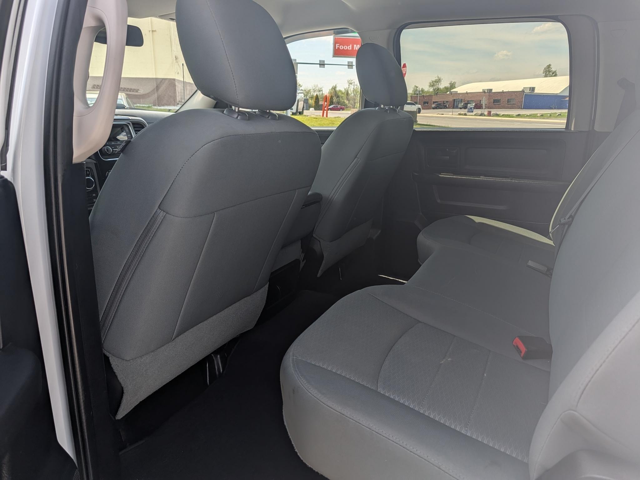RAM 1500 Express 4x4 Crew Cab 5'7" Box 2015