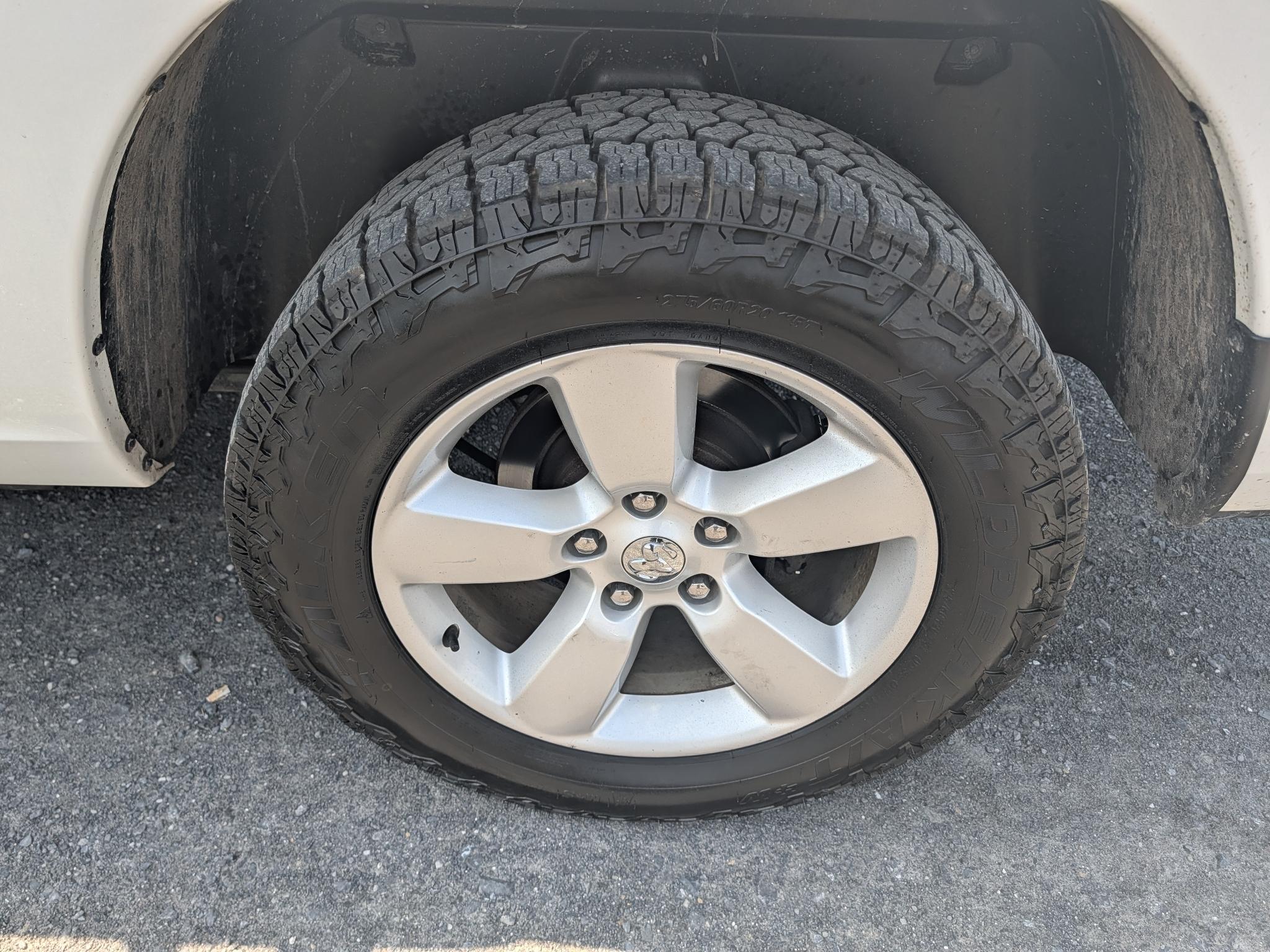 RAM 1500 Express 4x4 Crew Cab 5'7" Box 2015