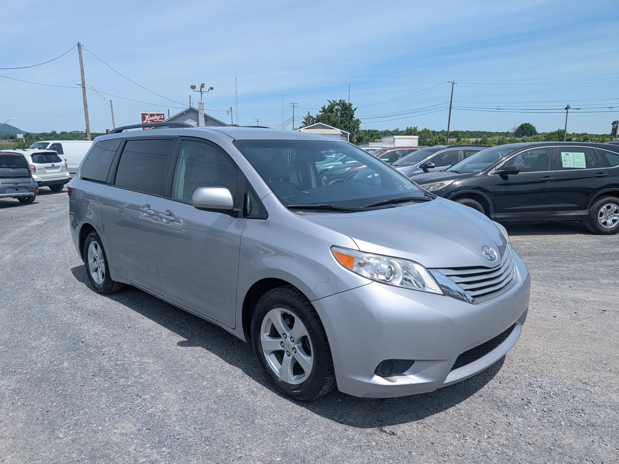 Toyota Sienna LE 8-Passenger 2017
