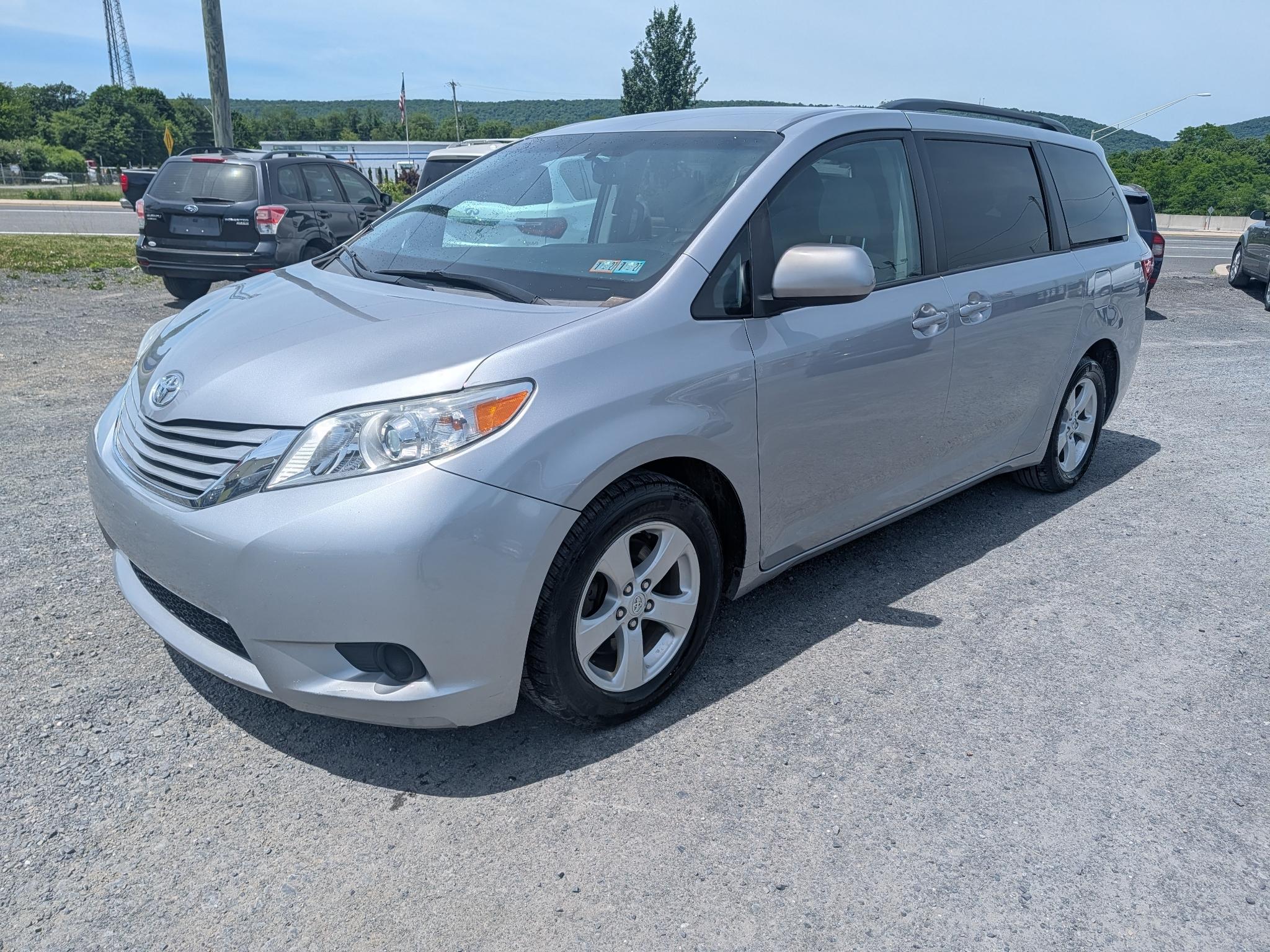 Toyota Sienna LE 8-Passenger 2017