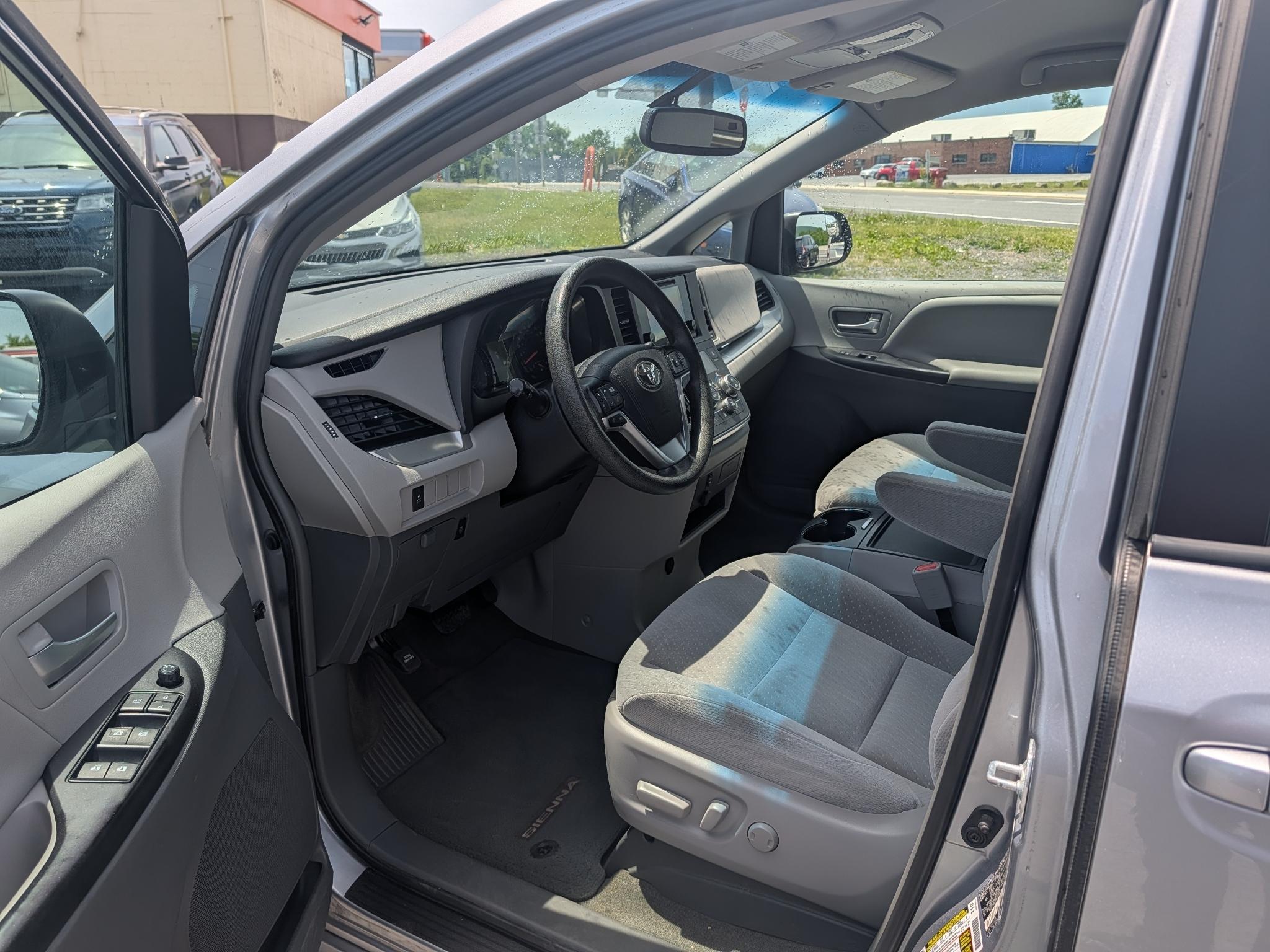 Toyota Sienna LE 8-Passenger 2017