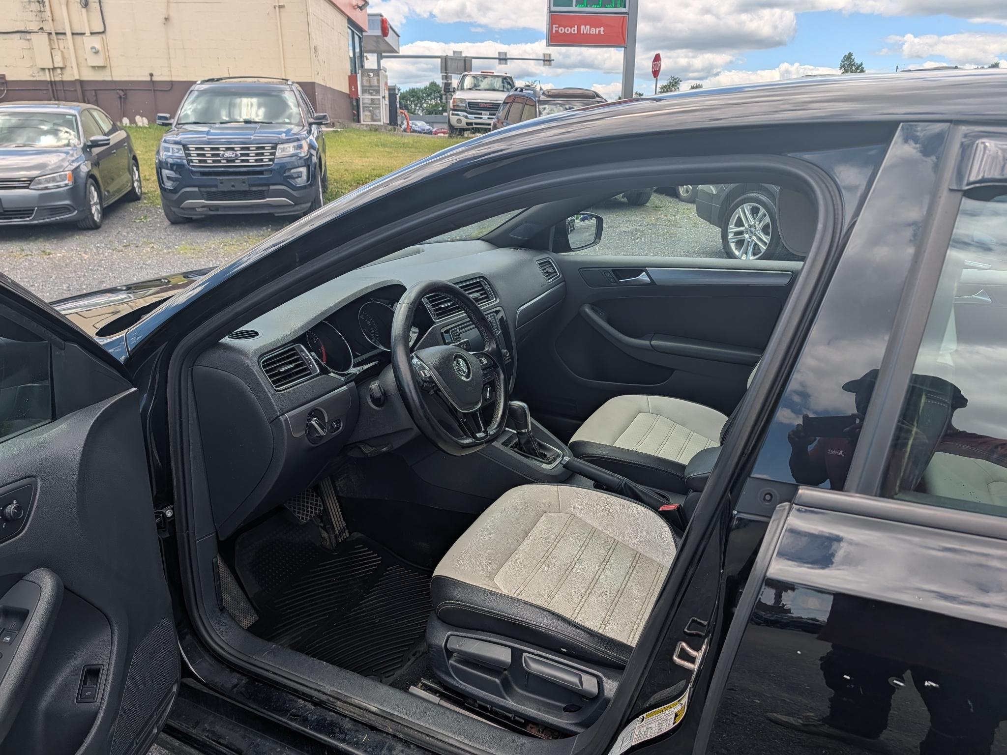 Volkswagen Jetta SE 6A 2016