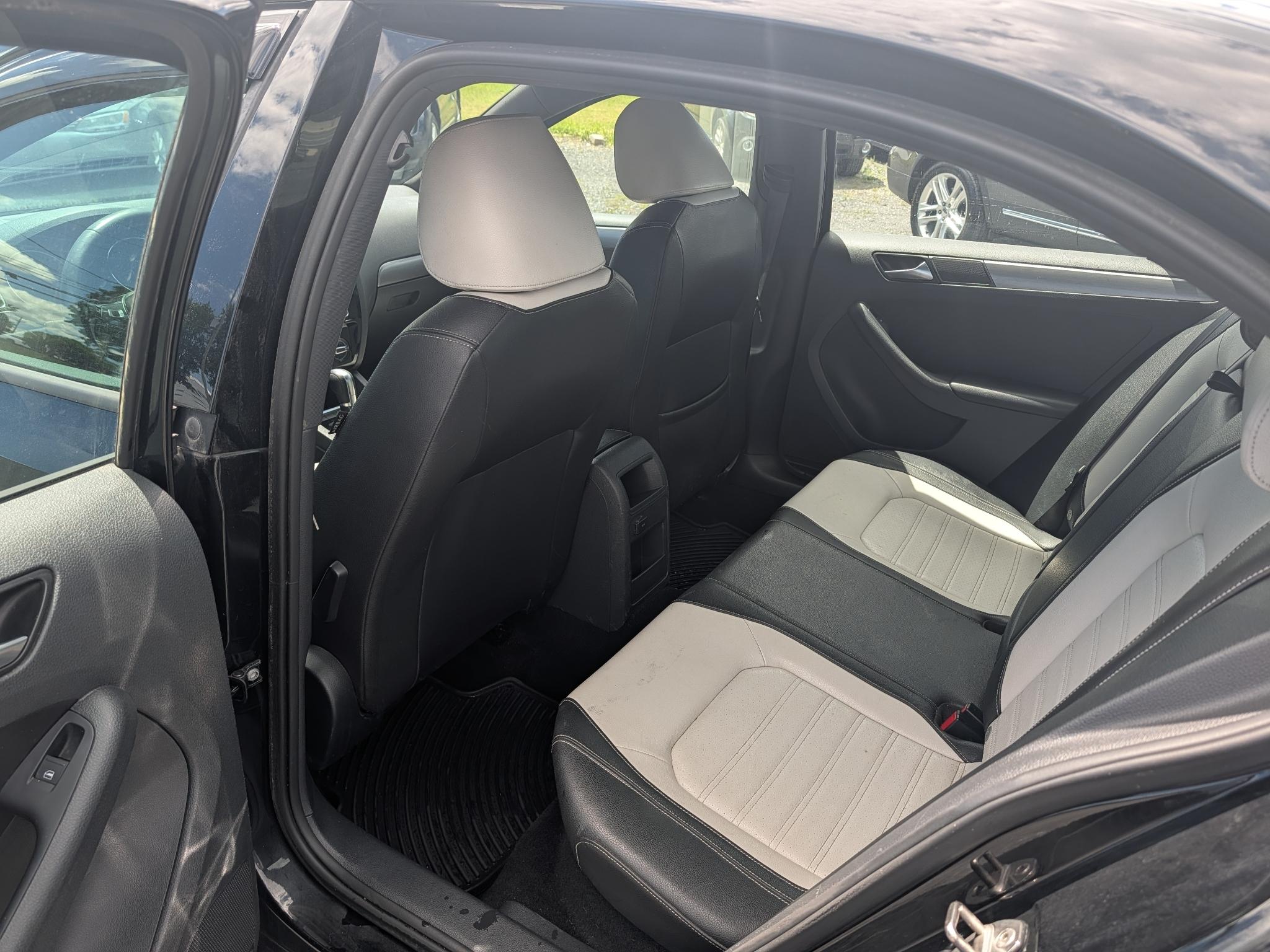 Volkswagen Jetta SE 6A 2016