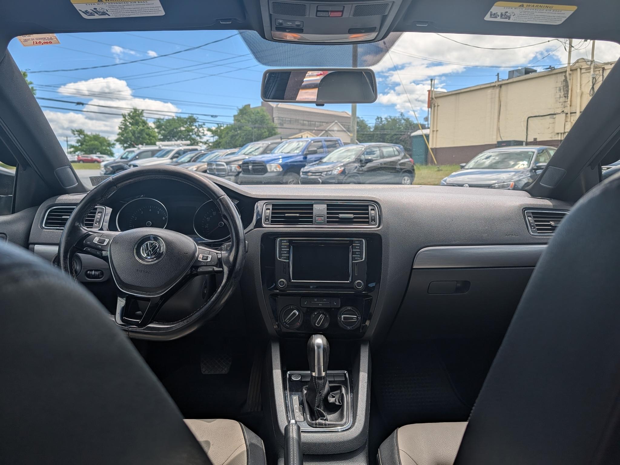 Volkswagen Jetta SE 6A 2016