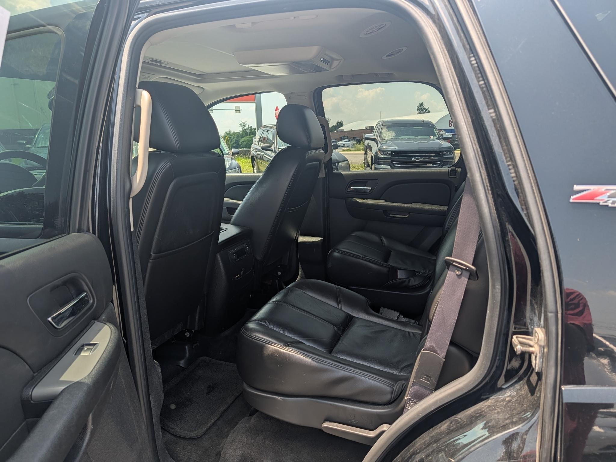 Chevrolet Tahoe Z71 4D SUV 4WD 2011