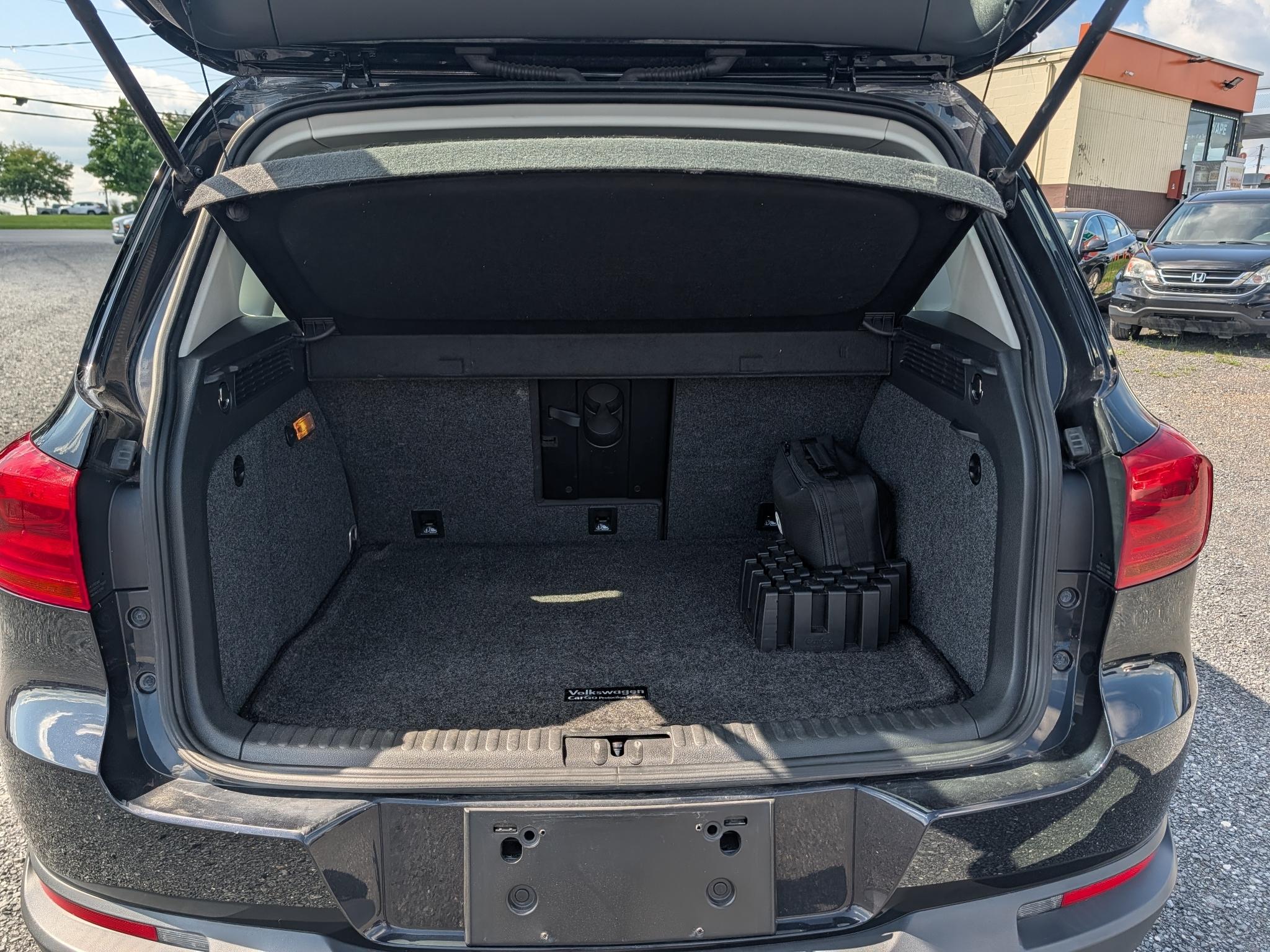 2018 Volkswagen Tiguan Limited Base - Photo 11