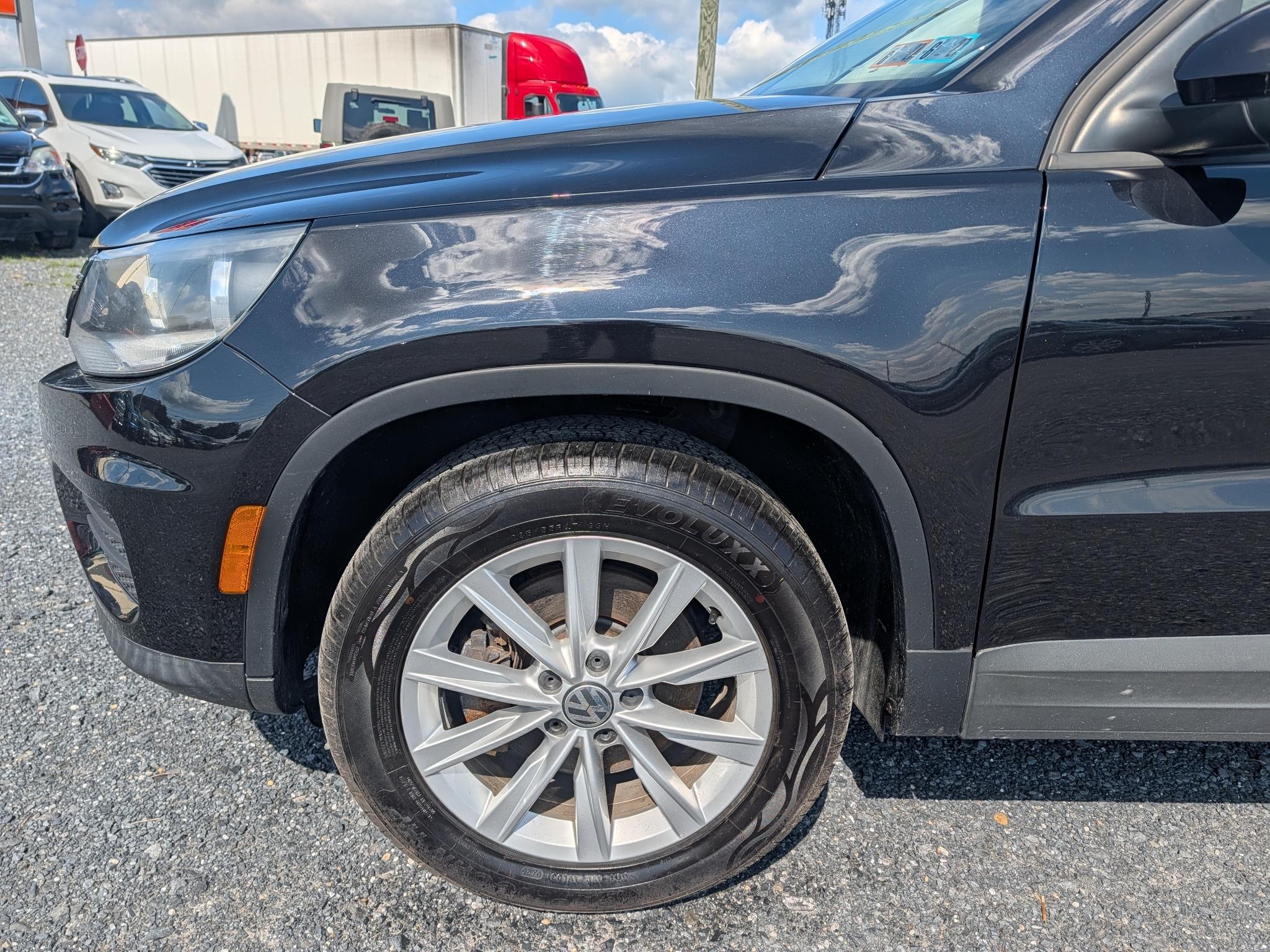2018 Volkswagen Tiguan Limited Base - Photo 12