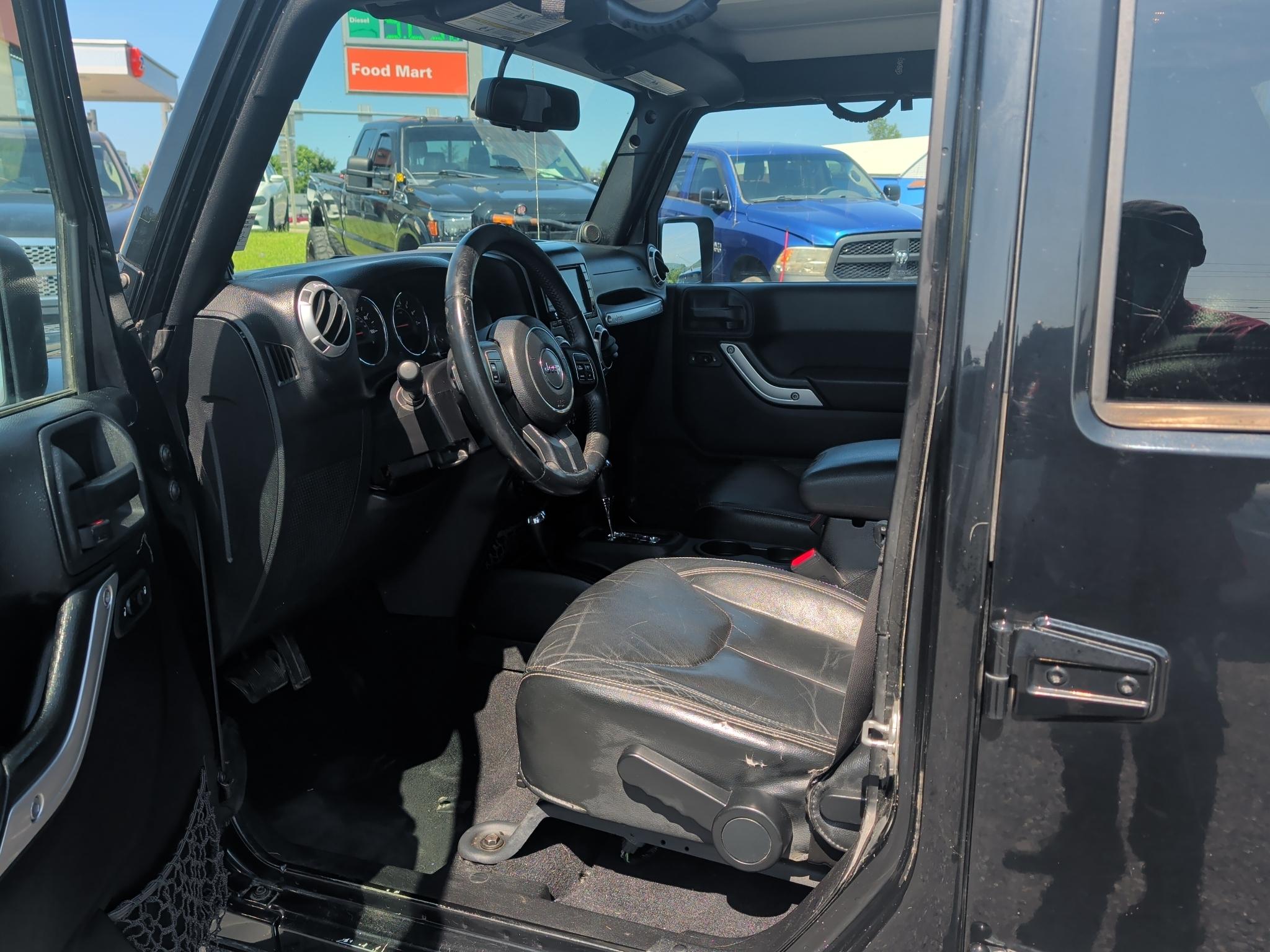 Jeep Wrangler Unlimited Sahara 4WD 2013