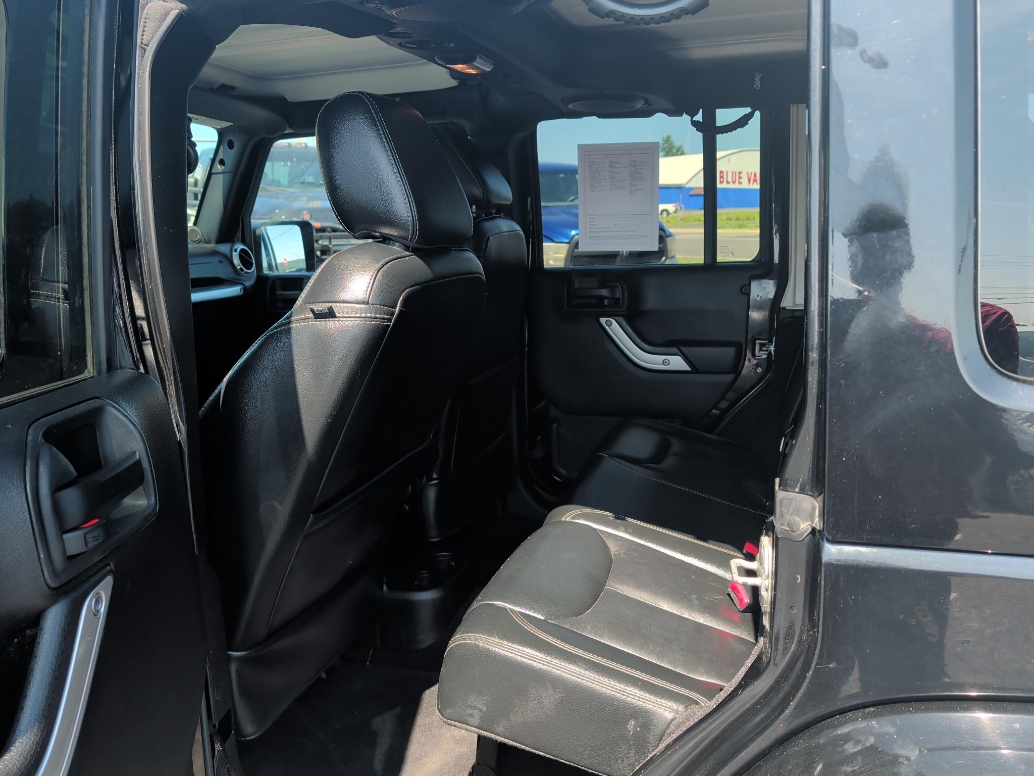 Jeep Wrangler Unlimited Sahara 4WD 2013