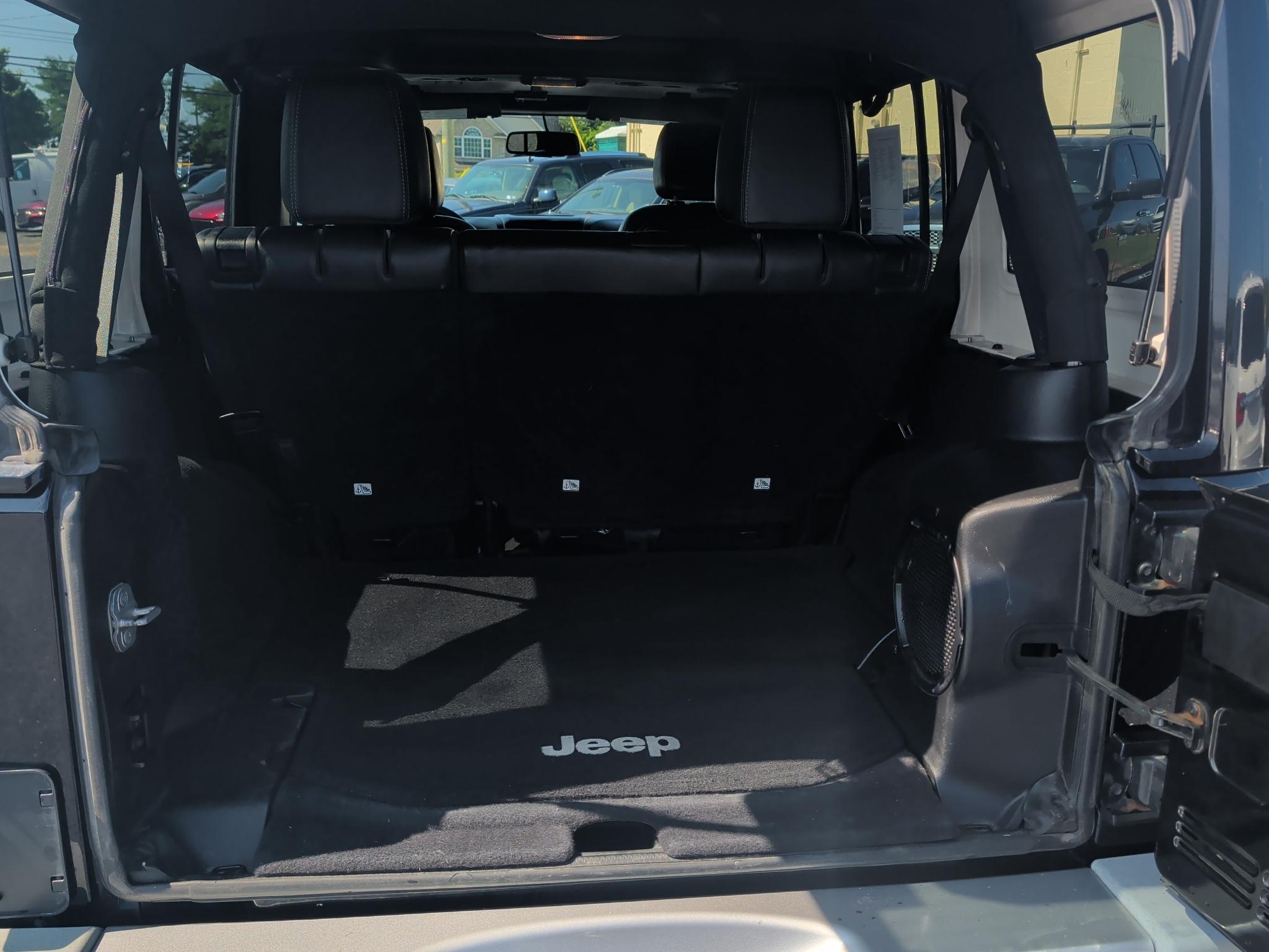 Jeep Wrangler Unlimited Sahara 4WD 2013