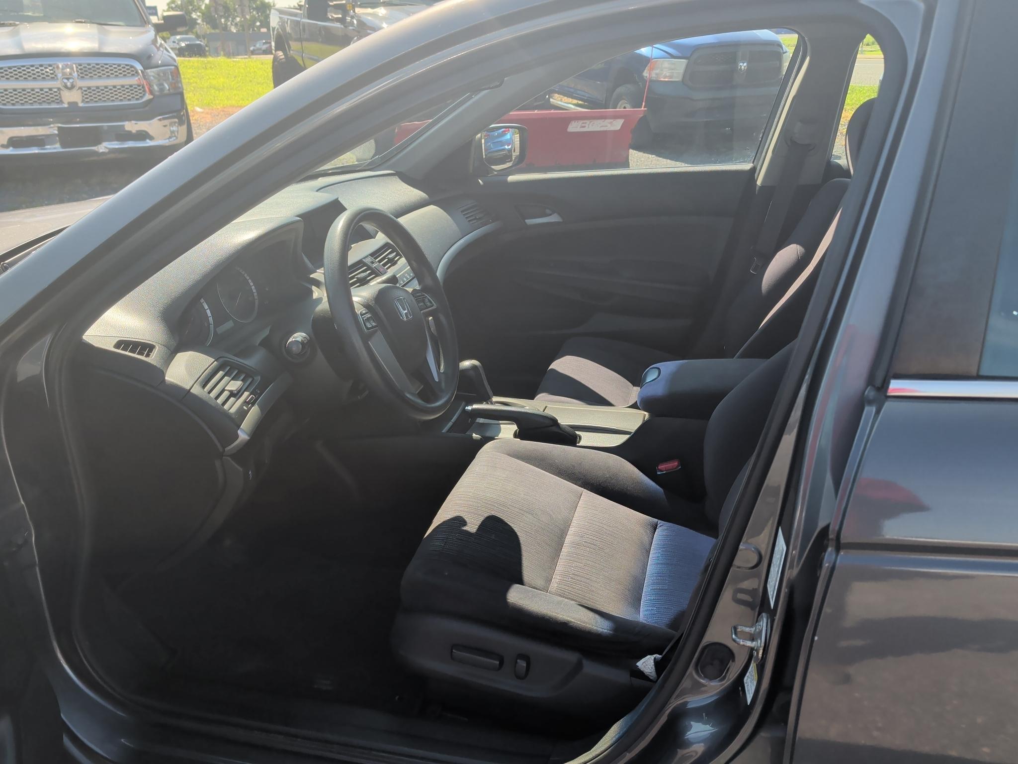 Honda Accord LX-P Sedan AT 2012