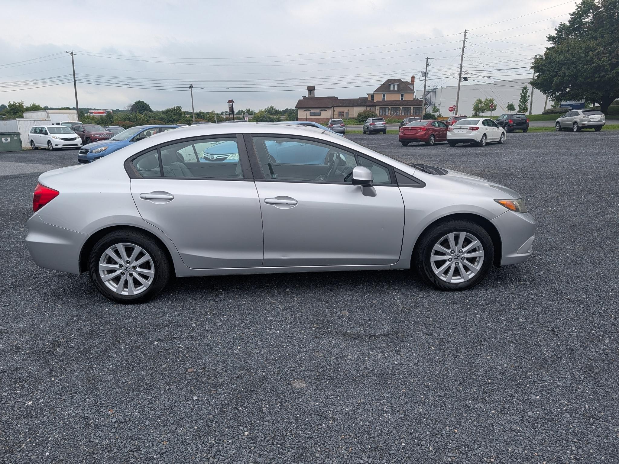 Honda Civic EX Sedan 5-Speed AT 2012