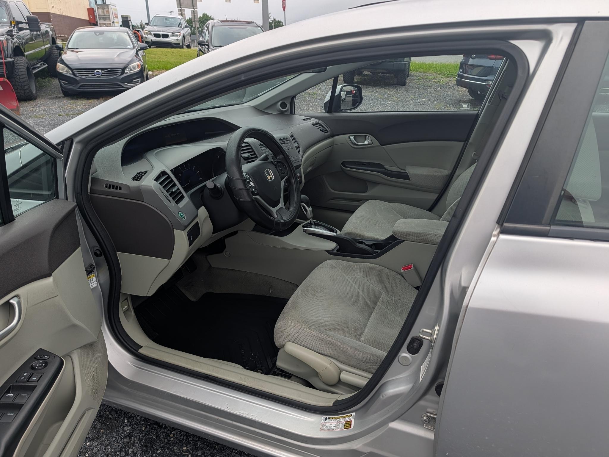 Honda Civic EX Sedan 5-Speed AT 2012