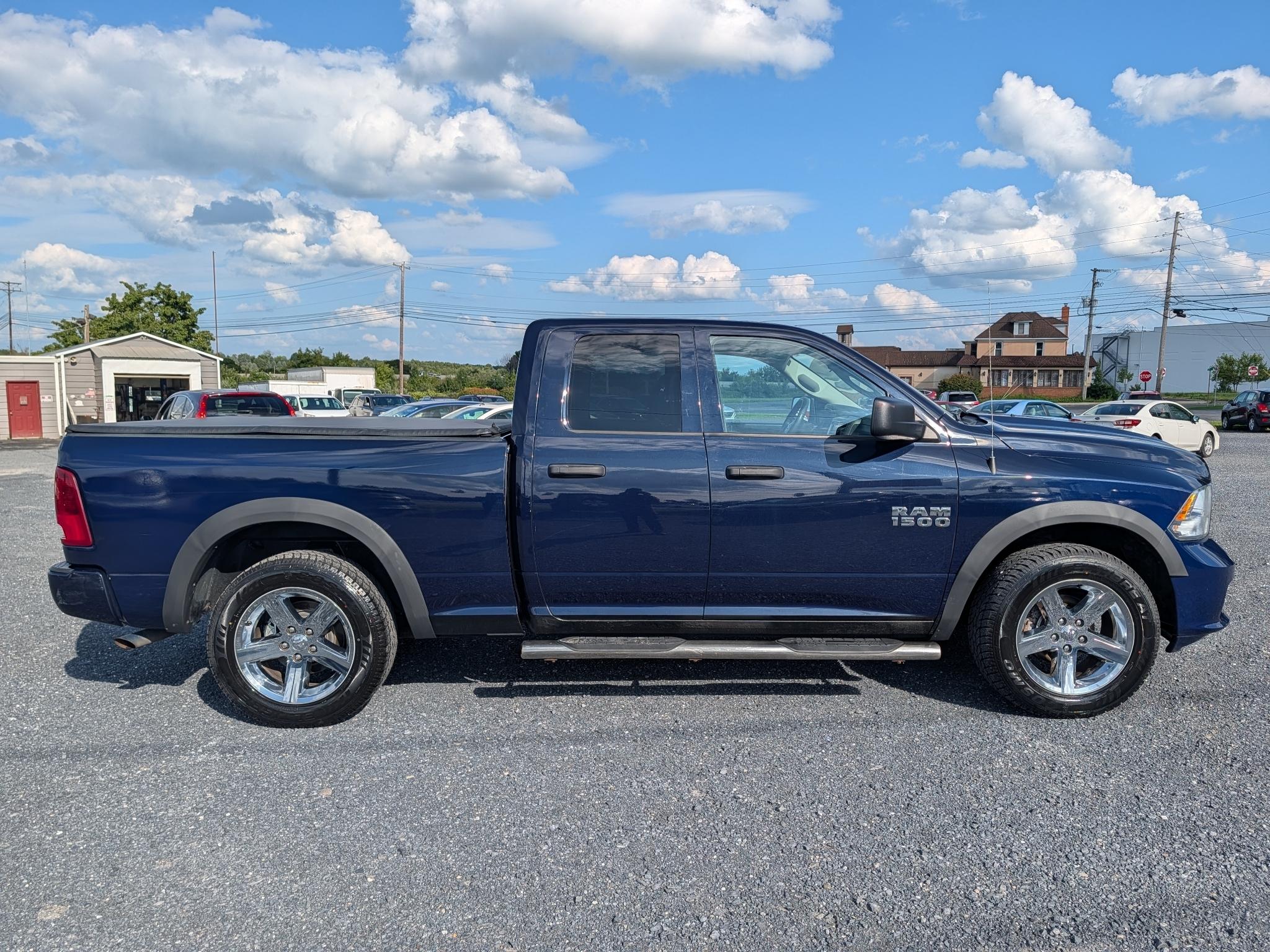 RAM 1500 Express 4x4 Crew Cab 5'7" Box 2018