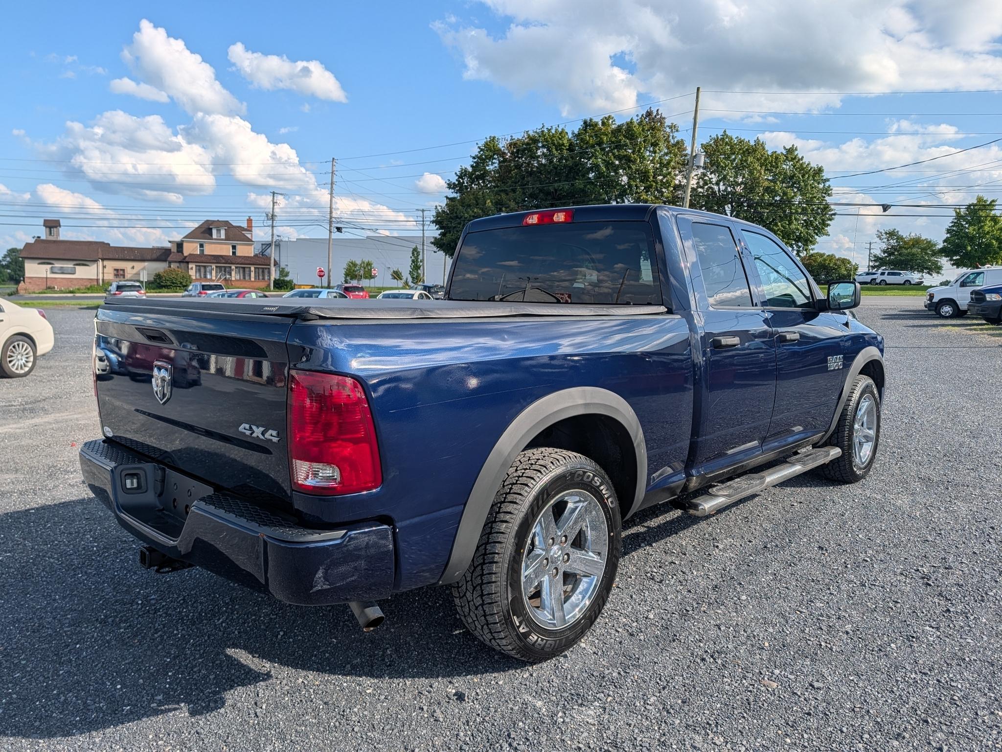 RAM 1500 Express 4x4 Crew Cab 5'7" Box 2018