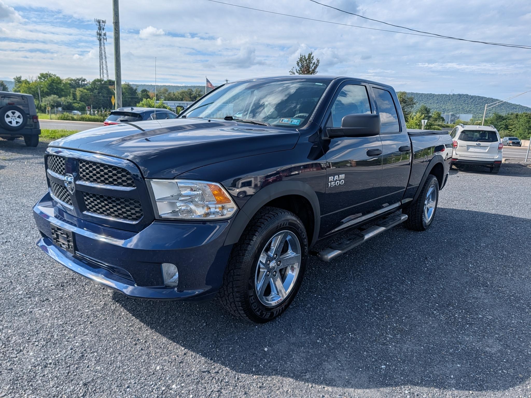 2018 RAM 1500 Express 4x4 Crew Cab 5'7" Box
