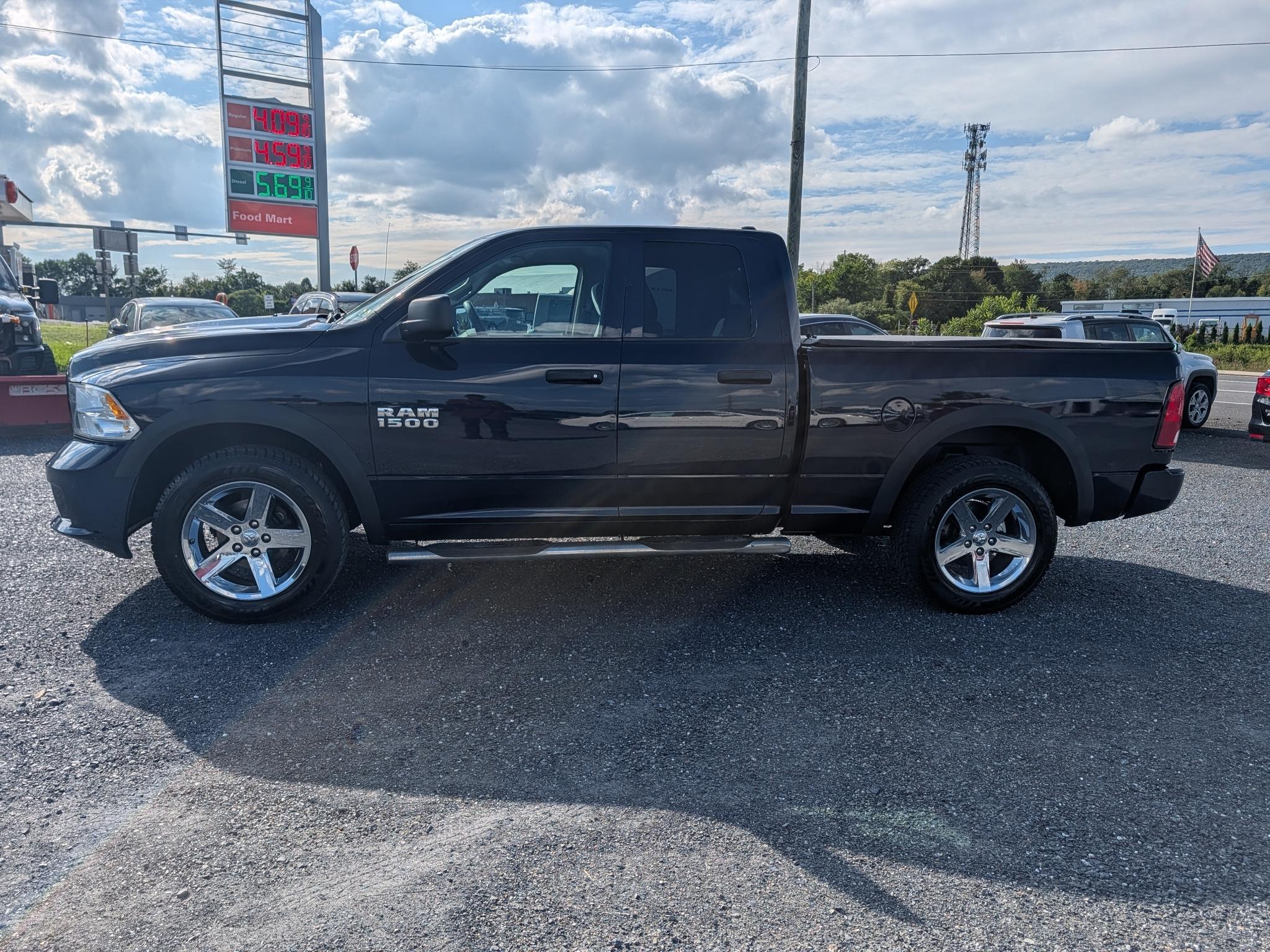 RAM 1500 Express 4x4 Crew Cab 5'7" Box 2018
