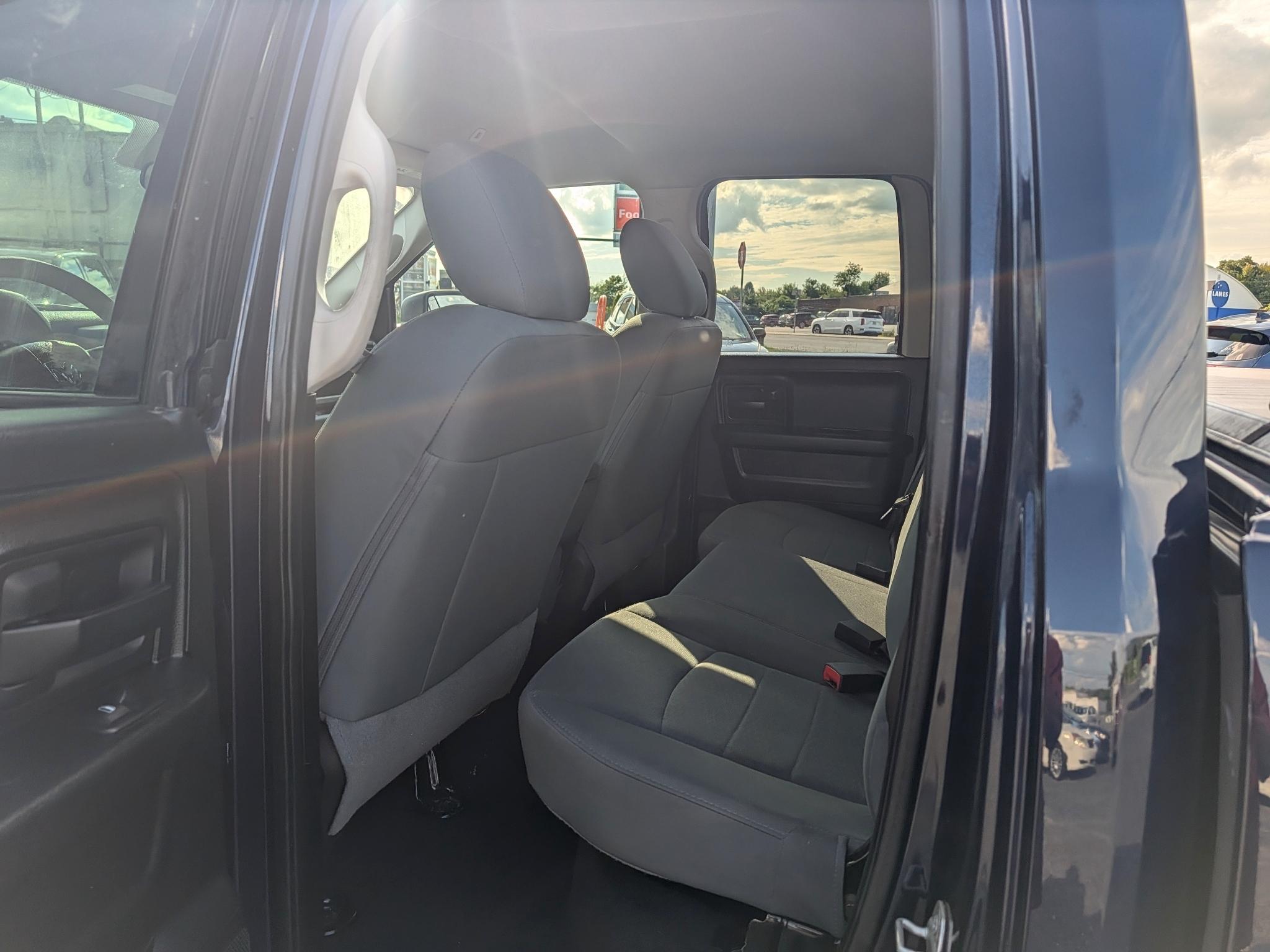 RAM 1500 Express 4x4 Crew Cab 5'7" Box 2018