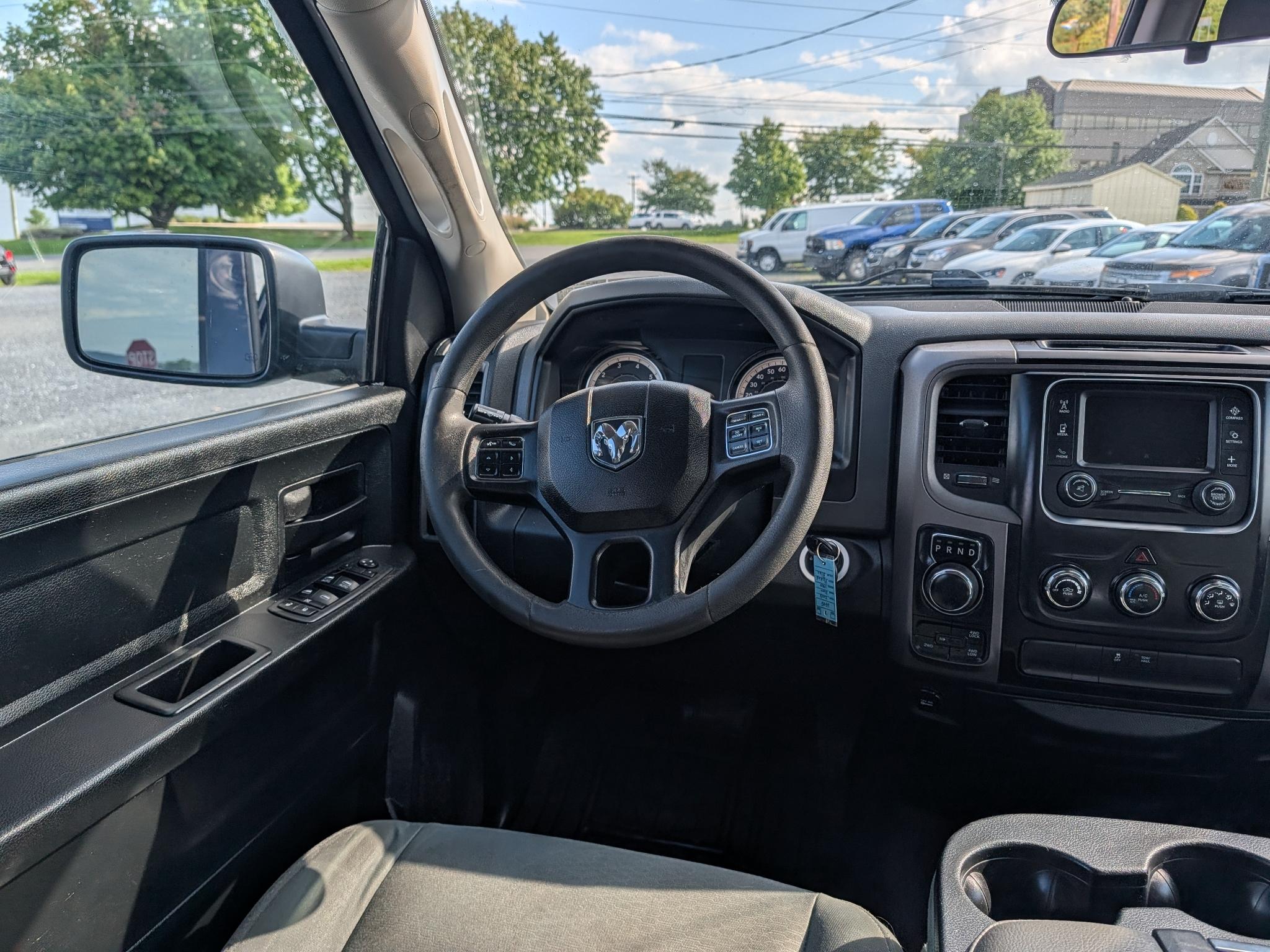 RAM 1500 Express 4x4 Crew Cab 5'7" Box 2018