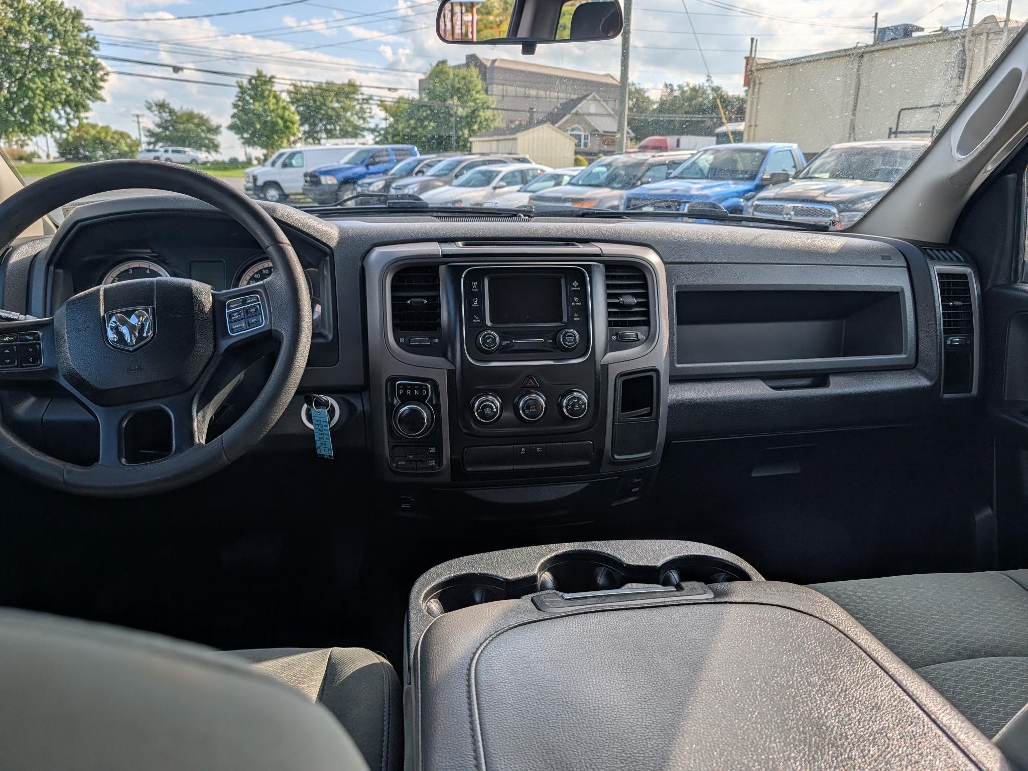 RAM 1500 Express 4x4 Crew Cab 5'7" Box 2018