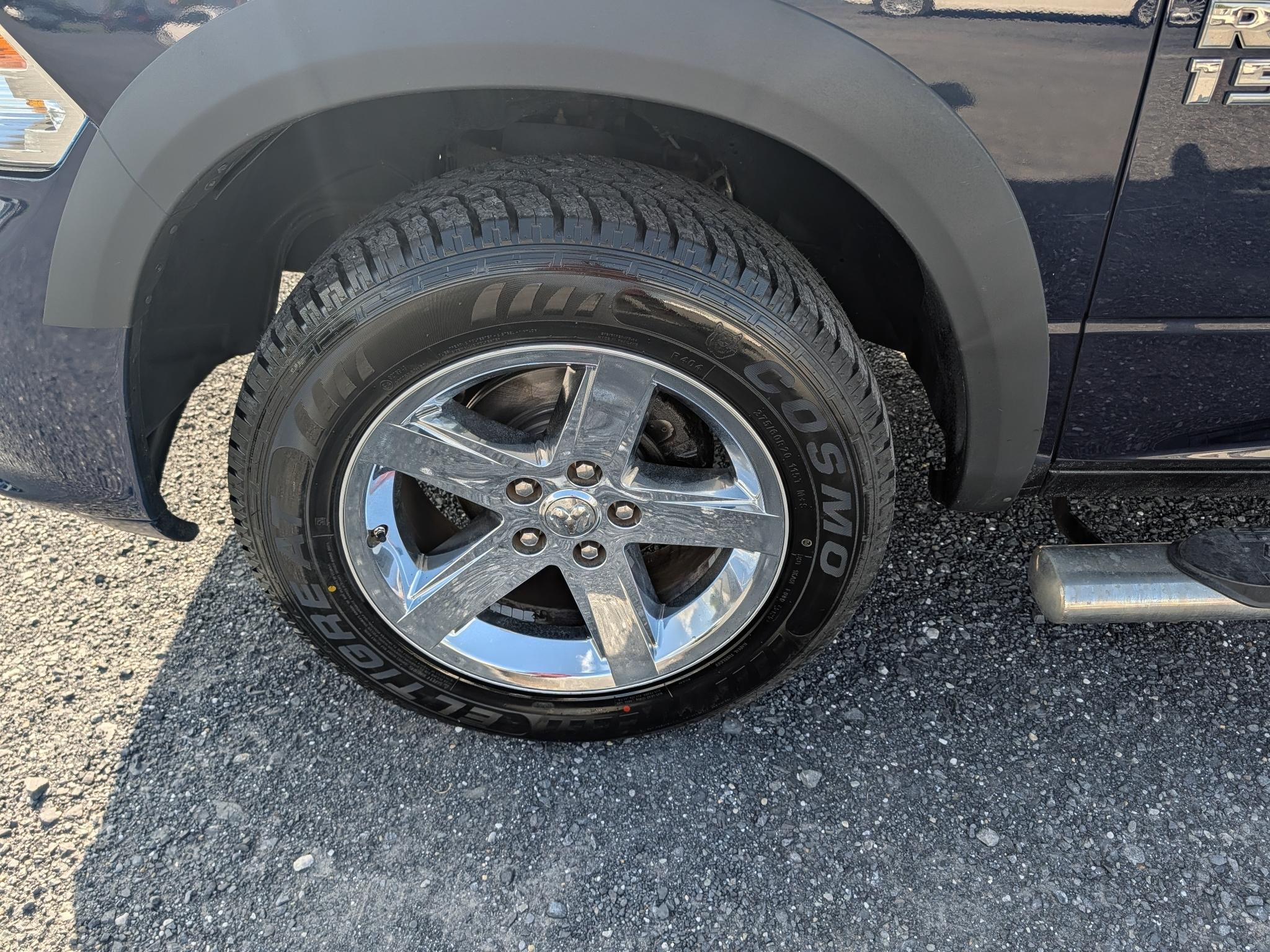 RAM 1500 Express 4x4 Crew Cab 5'7" Box 2018