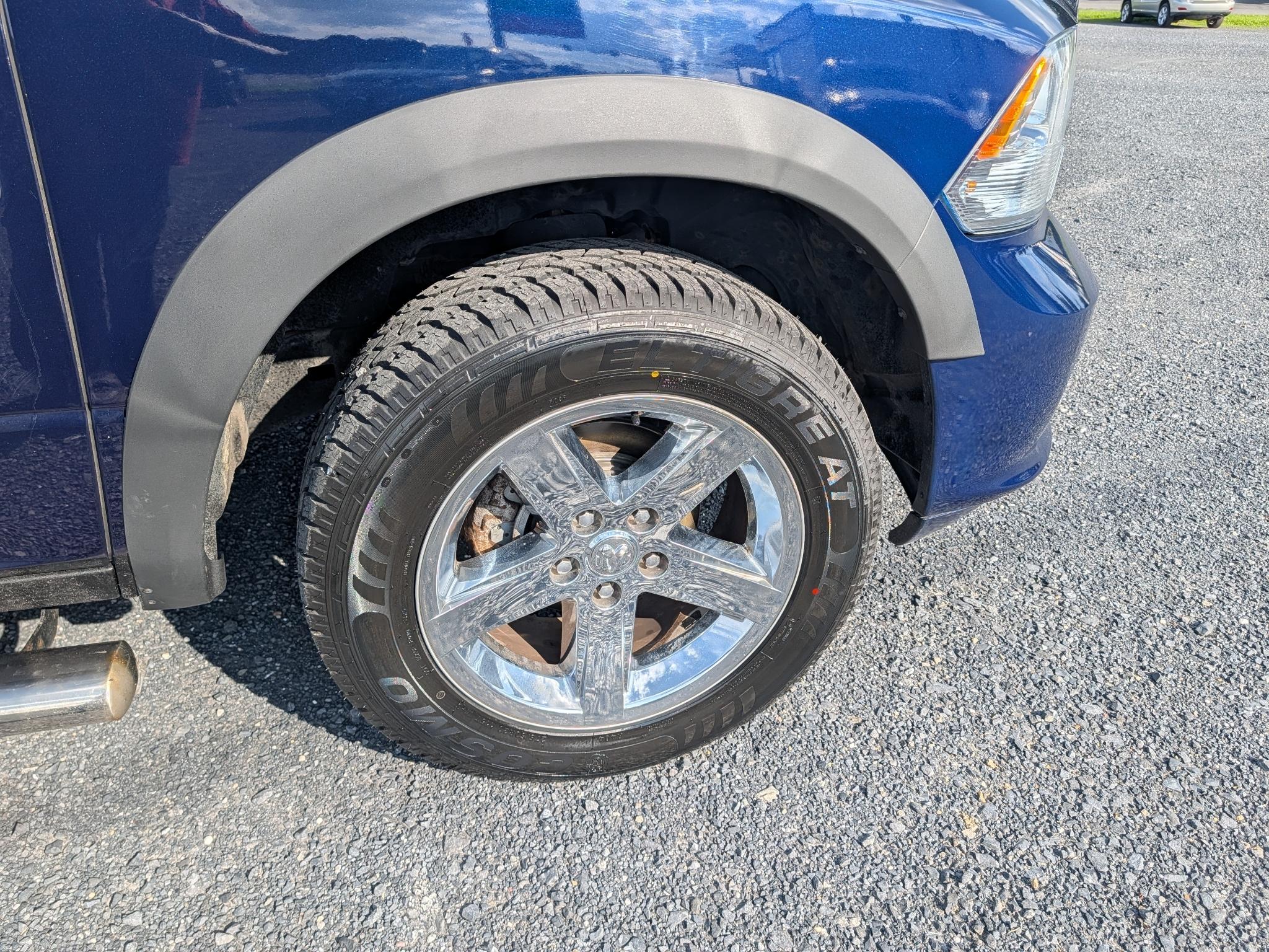 RAM 1500 Express 4x4 Crew Cab 5'7" Box 2018