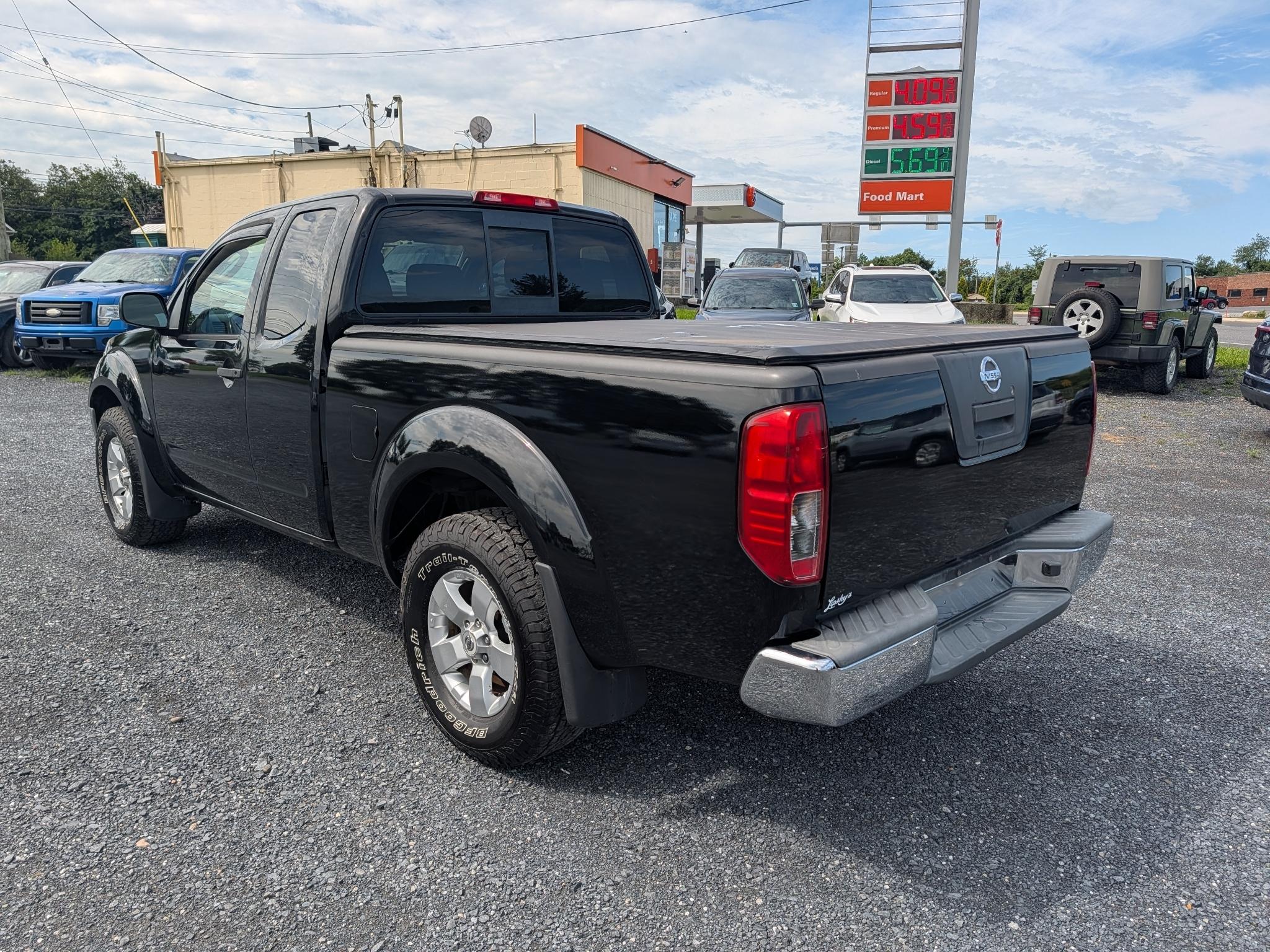 Nissan Frontier SV V6 King Cab 4WD 2011