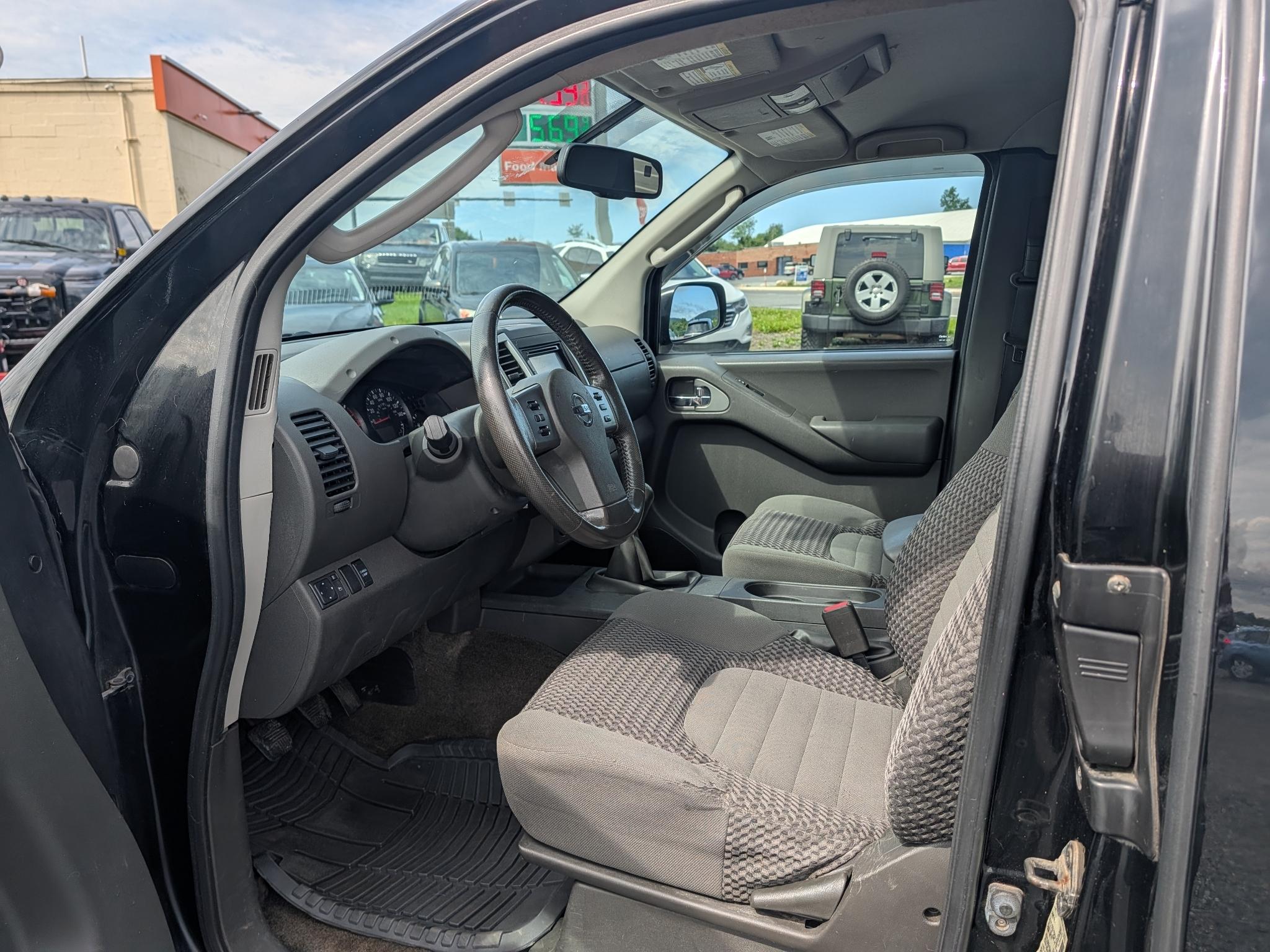 Nissan Frontier SV V6 King Cab 4WD 2011
