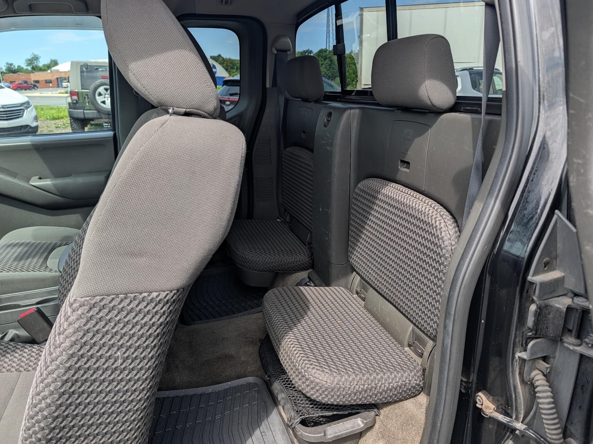 Nissan Frontier SV V6 King Cab 4WD 2011