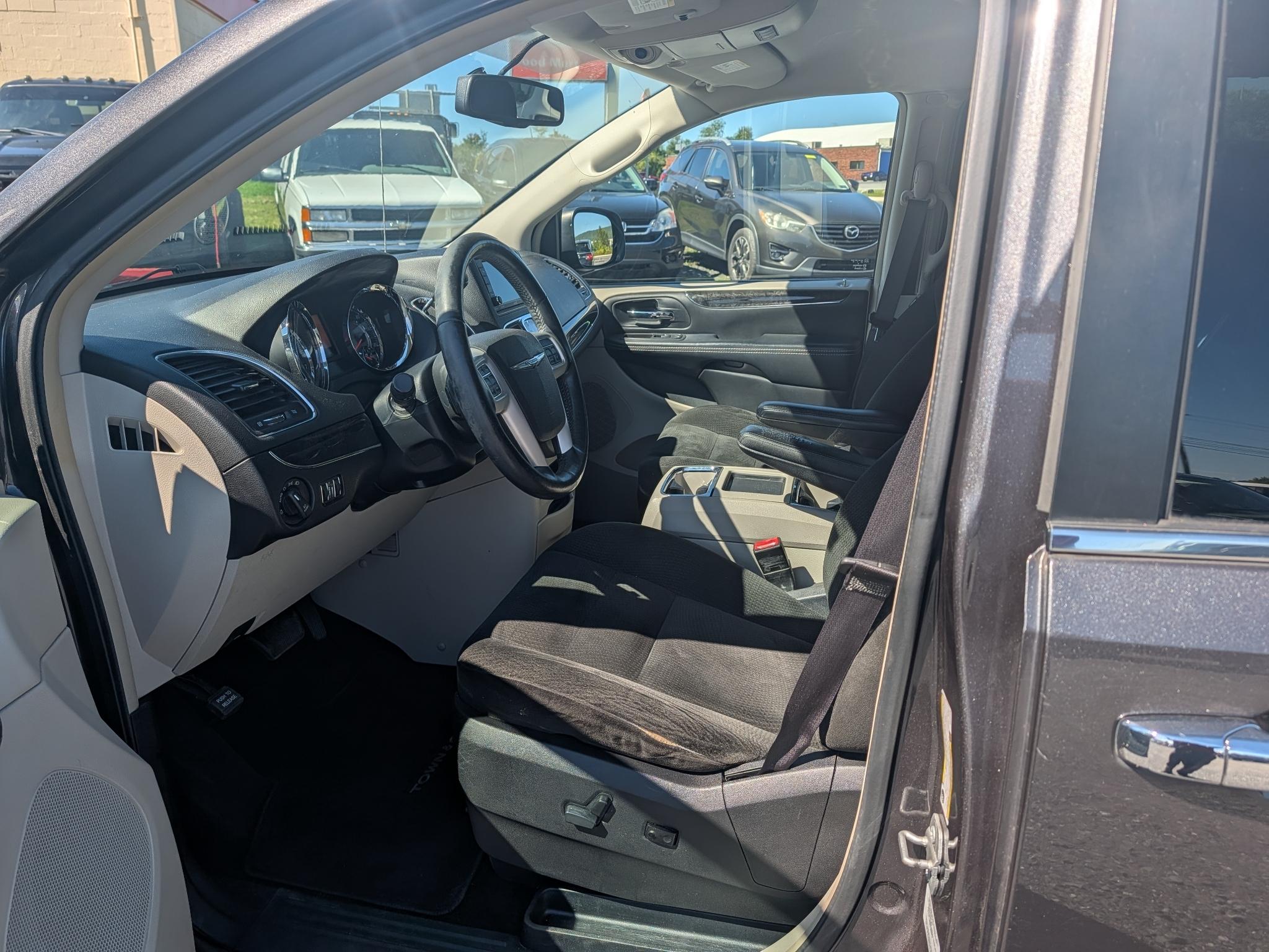 Chrysler Town & Country Touring 2016
