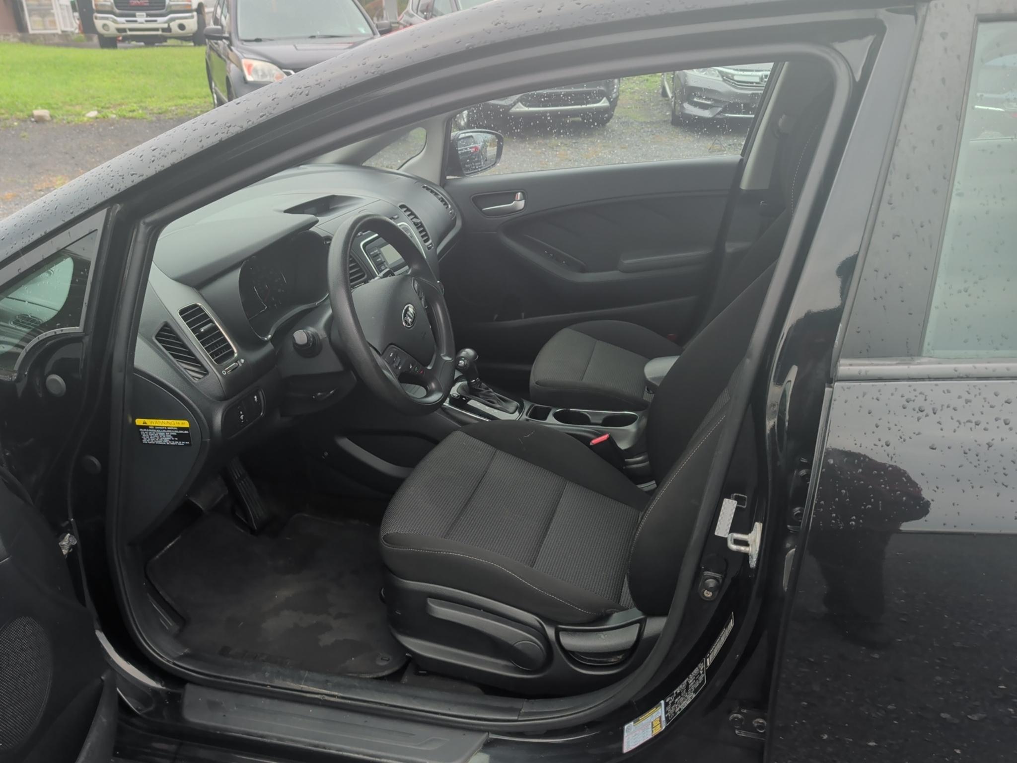 Kia Forte 5-Door LX 2017