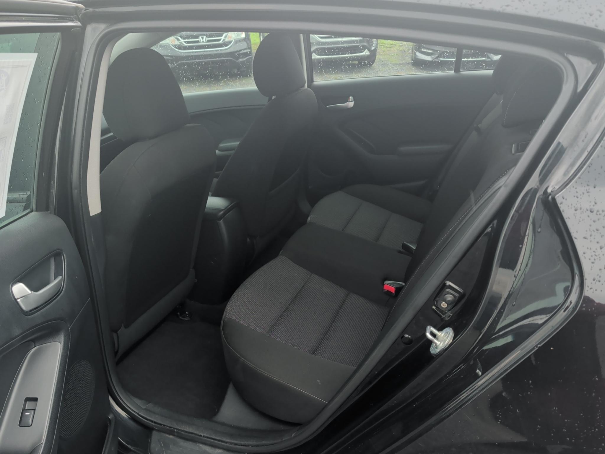 Kia Forte 5-Door LX 2017