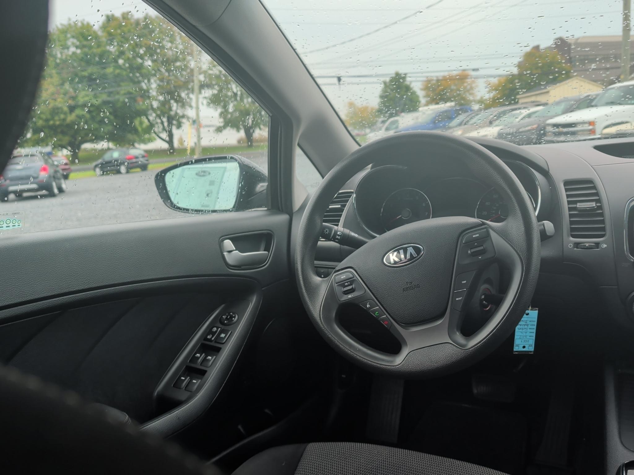 Kia Forte 5-Door LX 2017