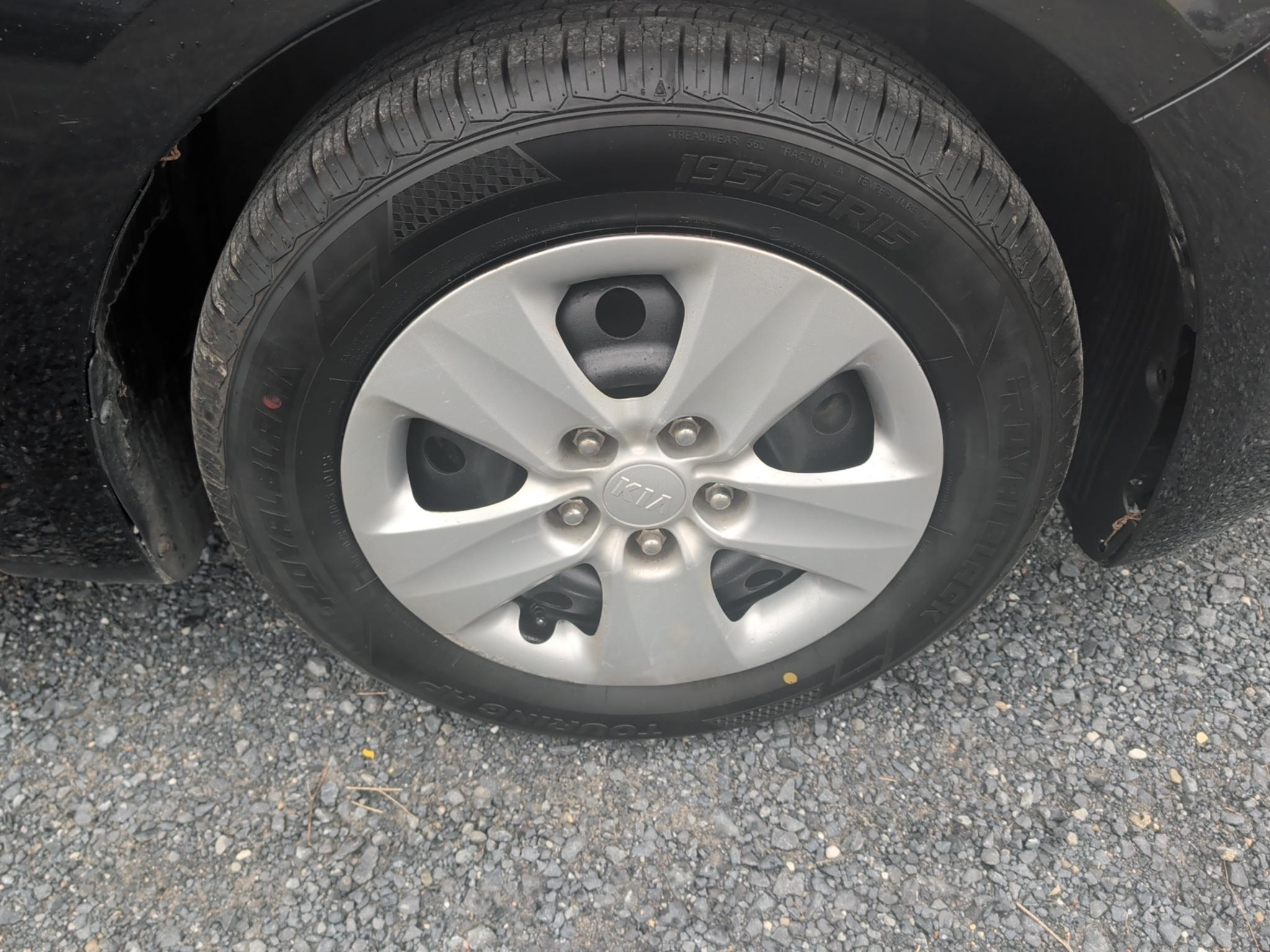 Kia Forte 5-Door LX 2017
