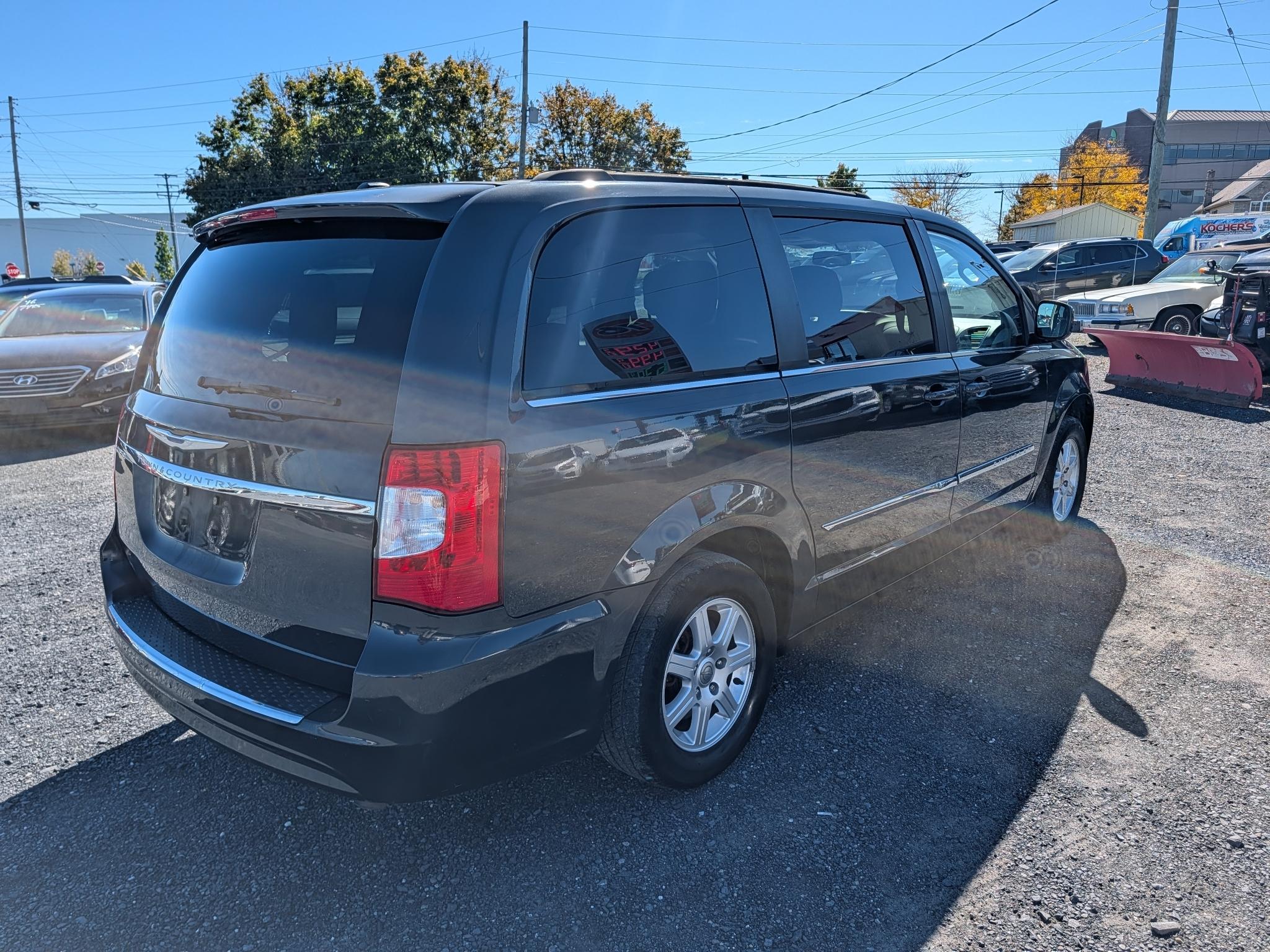 Chrysler Town & Country Touring 2011
