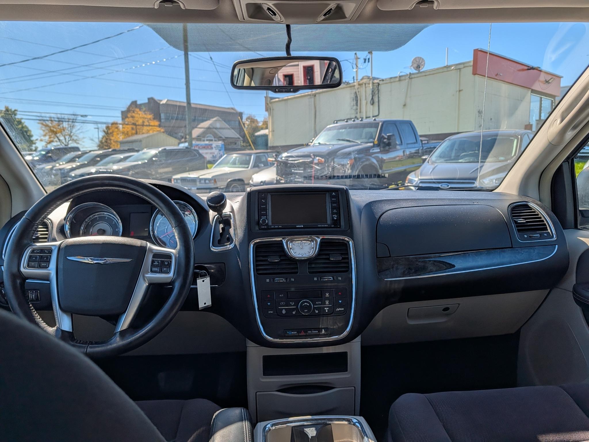 Chrysler Town & Country Touring 2011