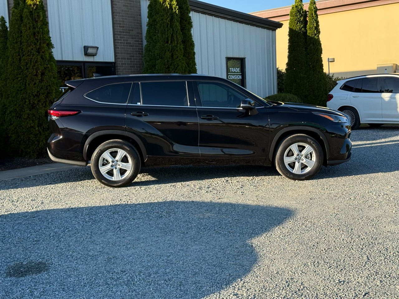 Toyota Highlander LE FWD (Natl) 2021