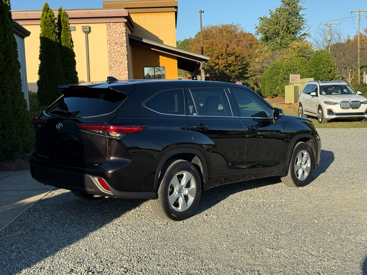 Toyota Highlander LE FWD (Natl) 2021