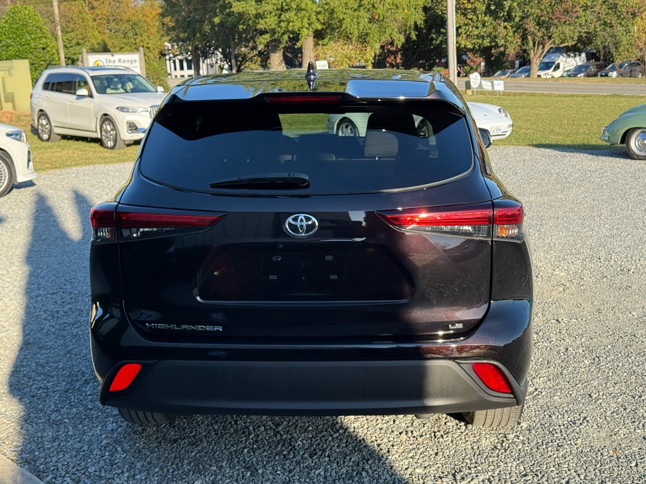 Toyota Highlander LE FWD (Natl) 2021