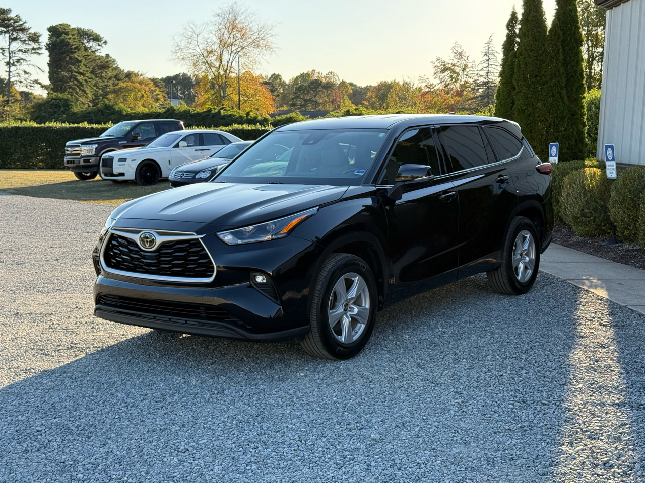 Toyota Highlander LE FWD (Natl) 2021