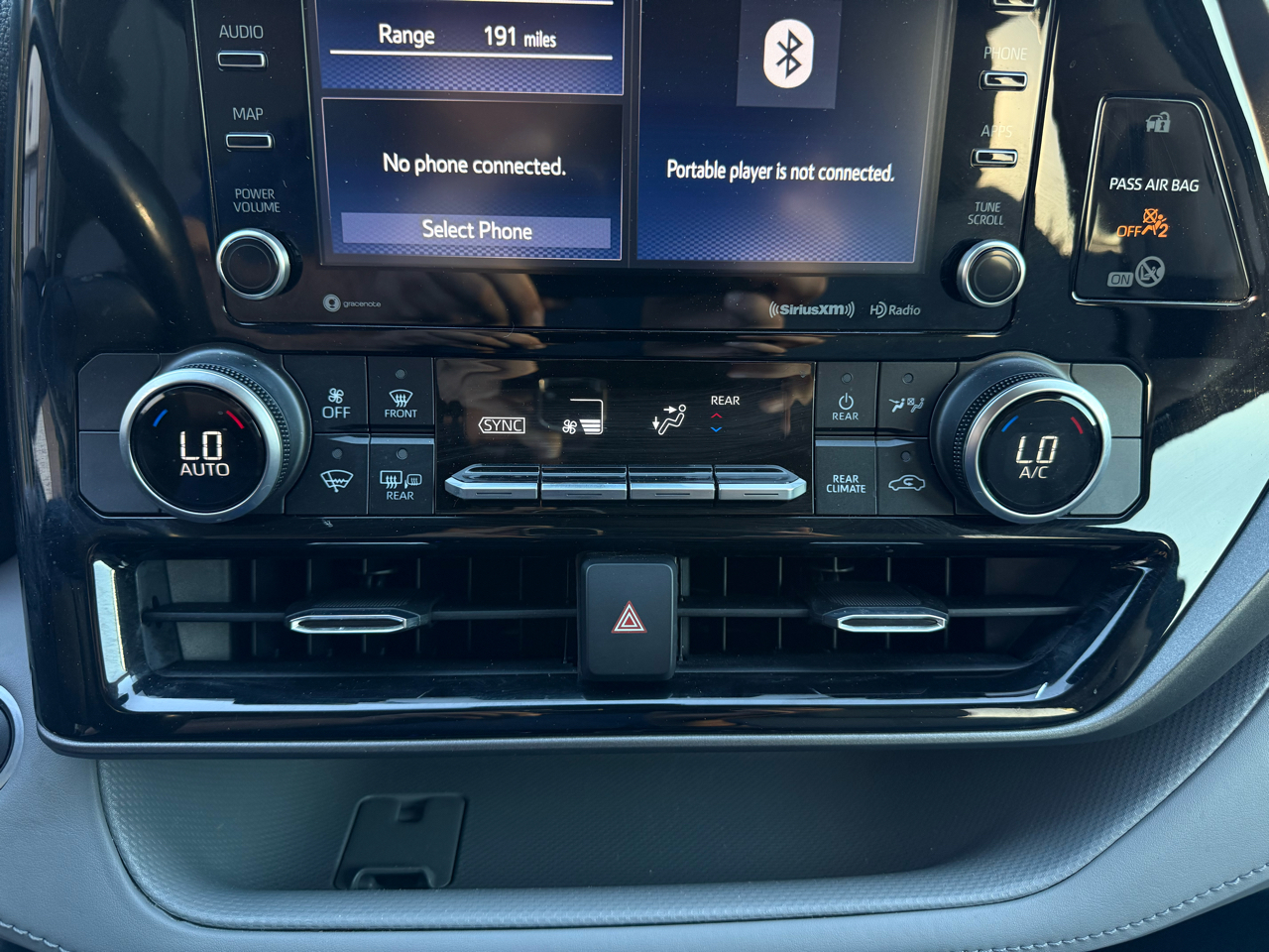 Toyota Highlander LE FWD (Natl) 2021