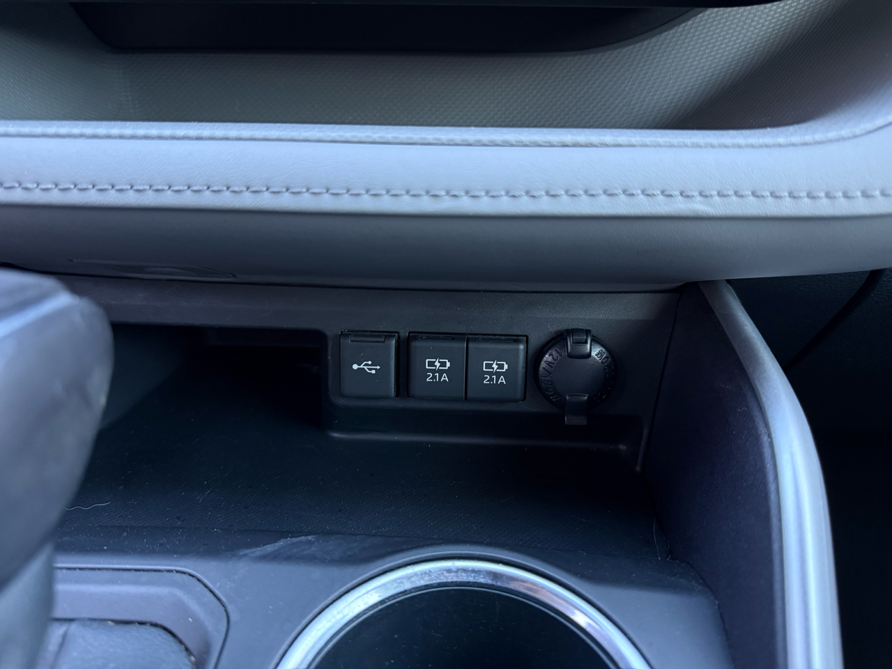 Toyota Highlander LE FWD (Natl) 2021