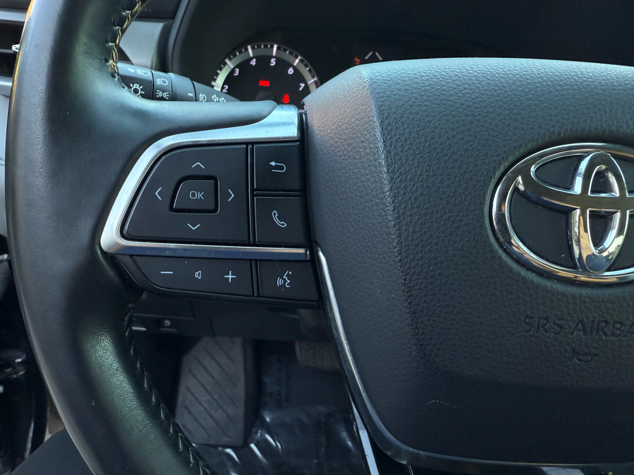 Toyota Highlander LE FWD (Natl) 2021
